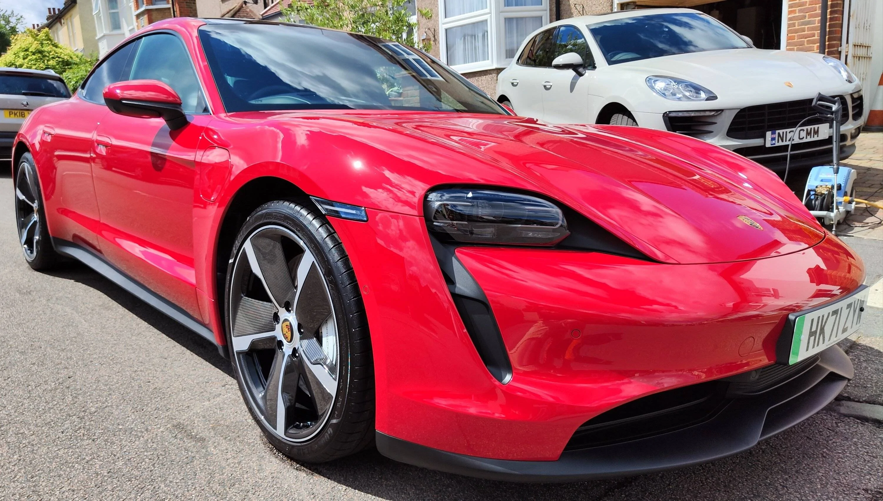 Porsche Taycan CARMINE RED Taycan Club IMG_20220701_132634