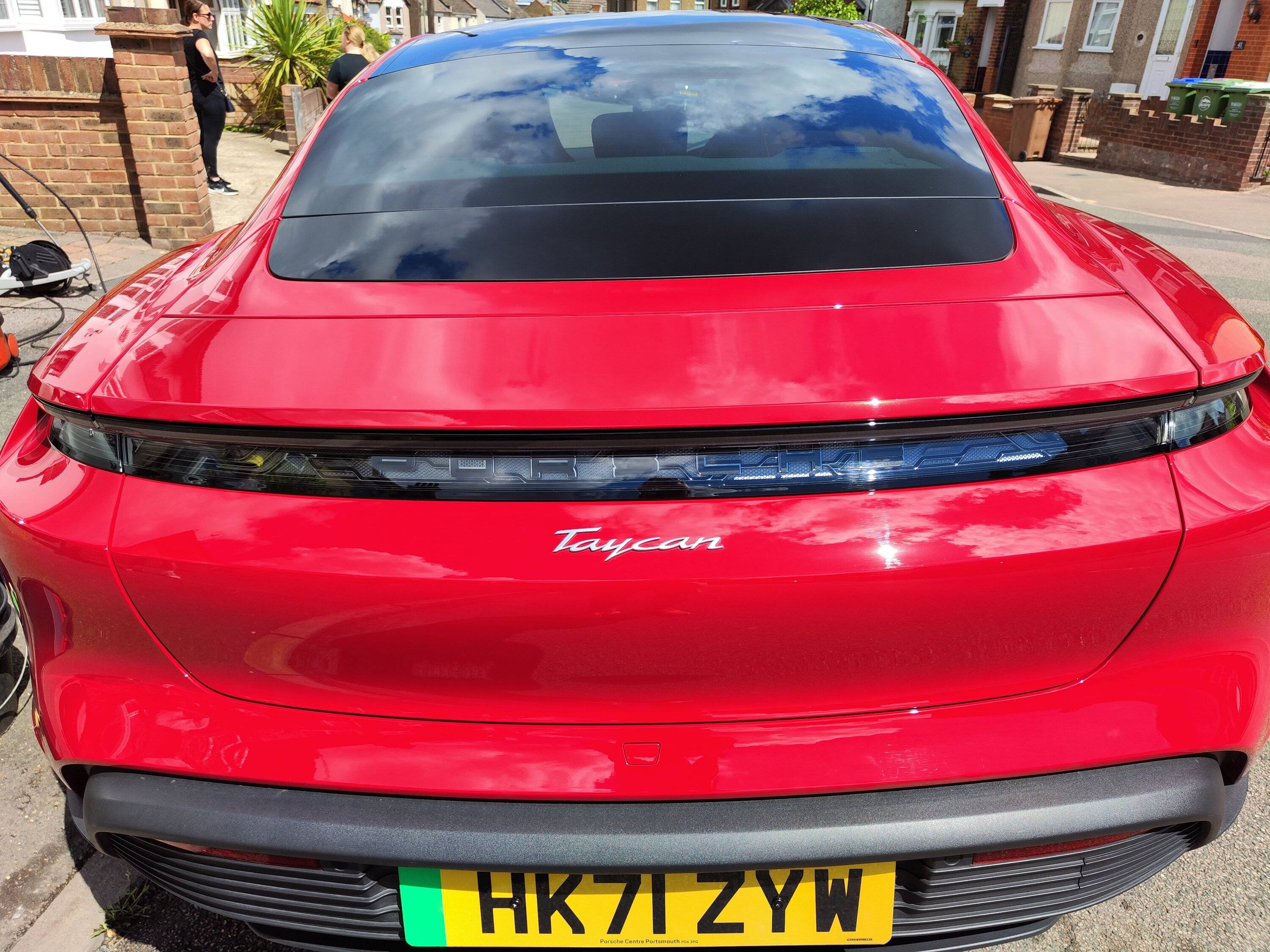 Porsche Taycan CARMINE RED Taycan Club IMG_20220701_114446