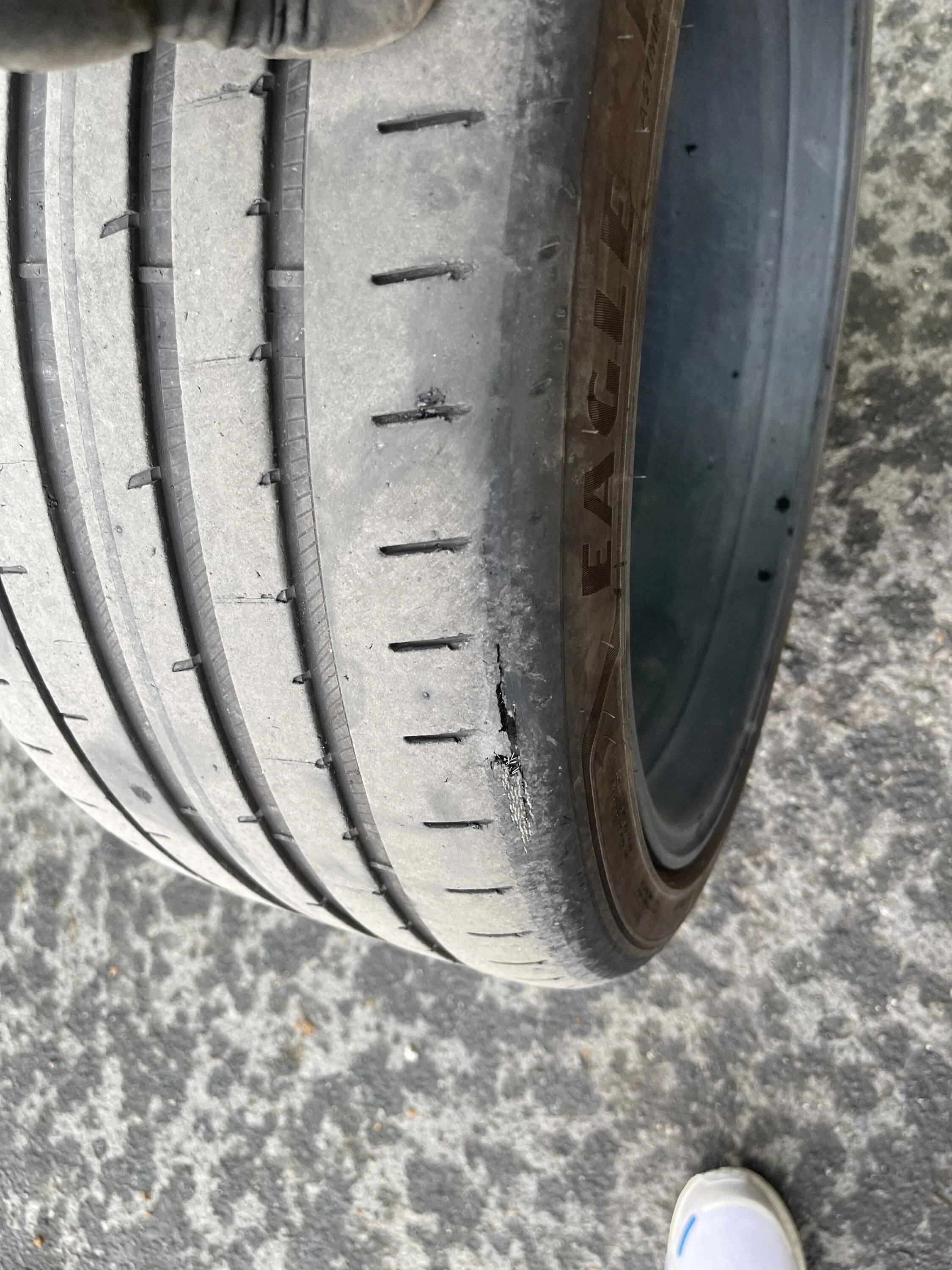 Porsche Taycan Front tire wear AA9DA183-5CE1-48A5-8861-D2122AD326D0