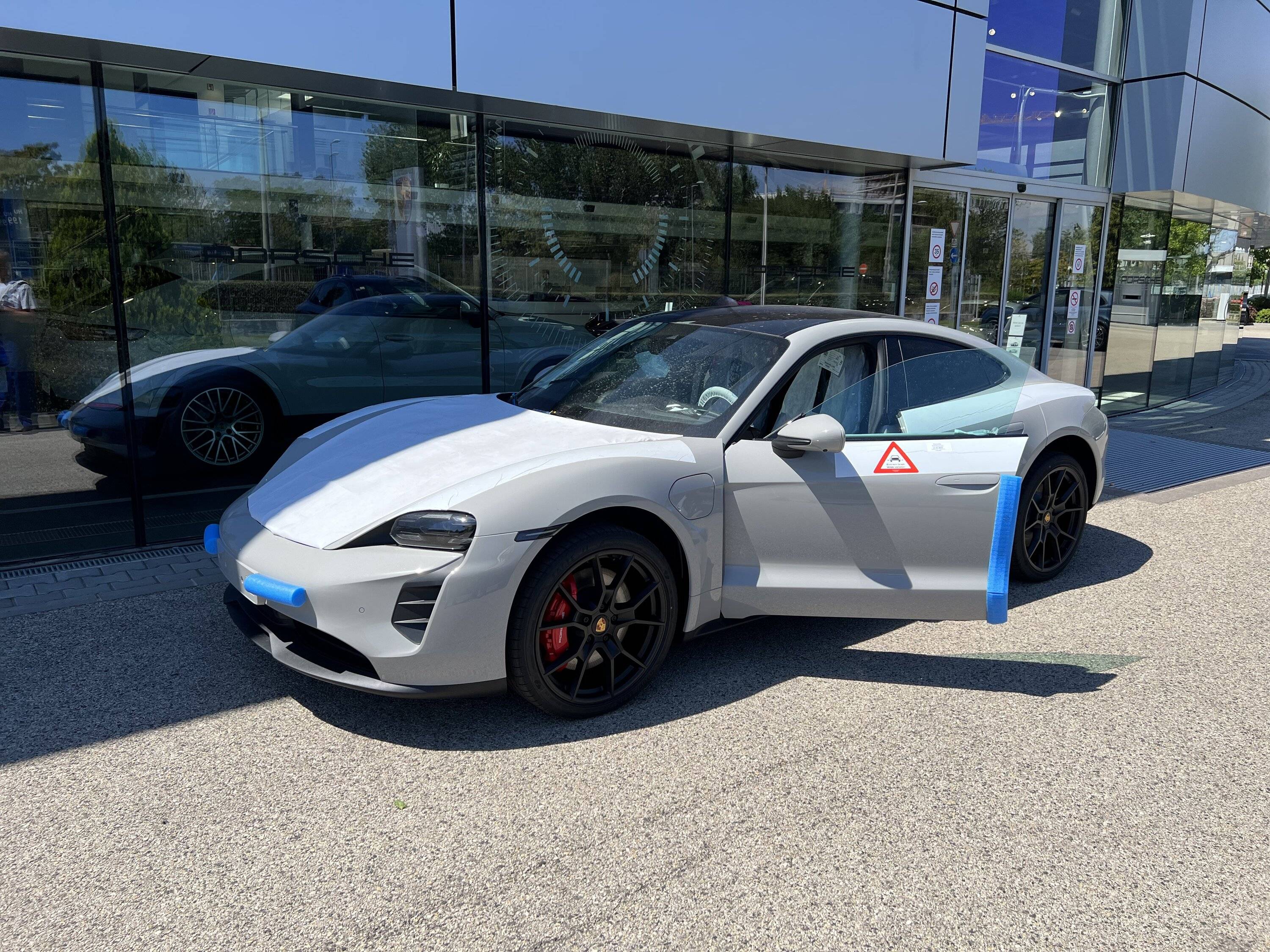 Porsche Taycan Taycan delay - 8 weeks due to battery supplier fire tempImageVuksNX