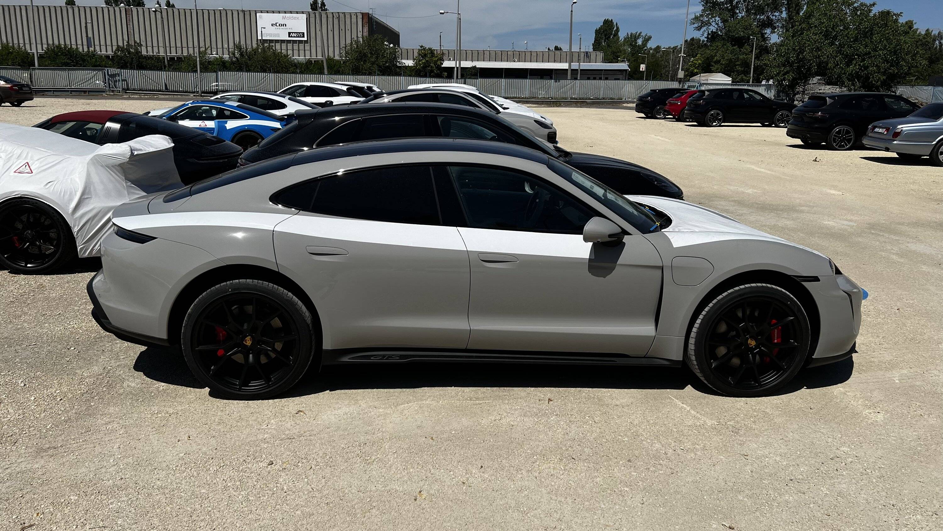 Porsche Taycan Taycan delay - 8 weeks due to battery supplier fire tempImagen7cFD