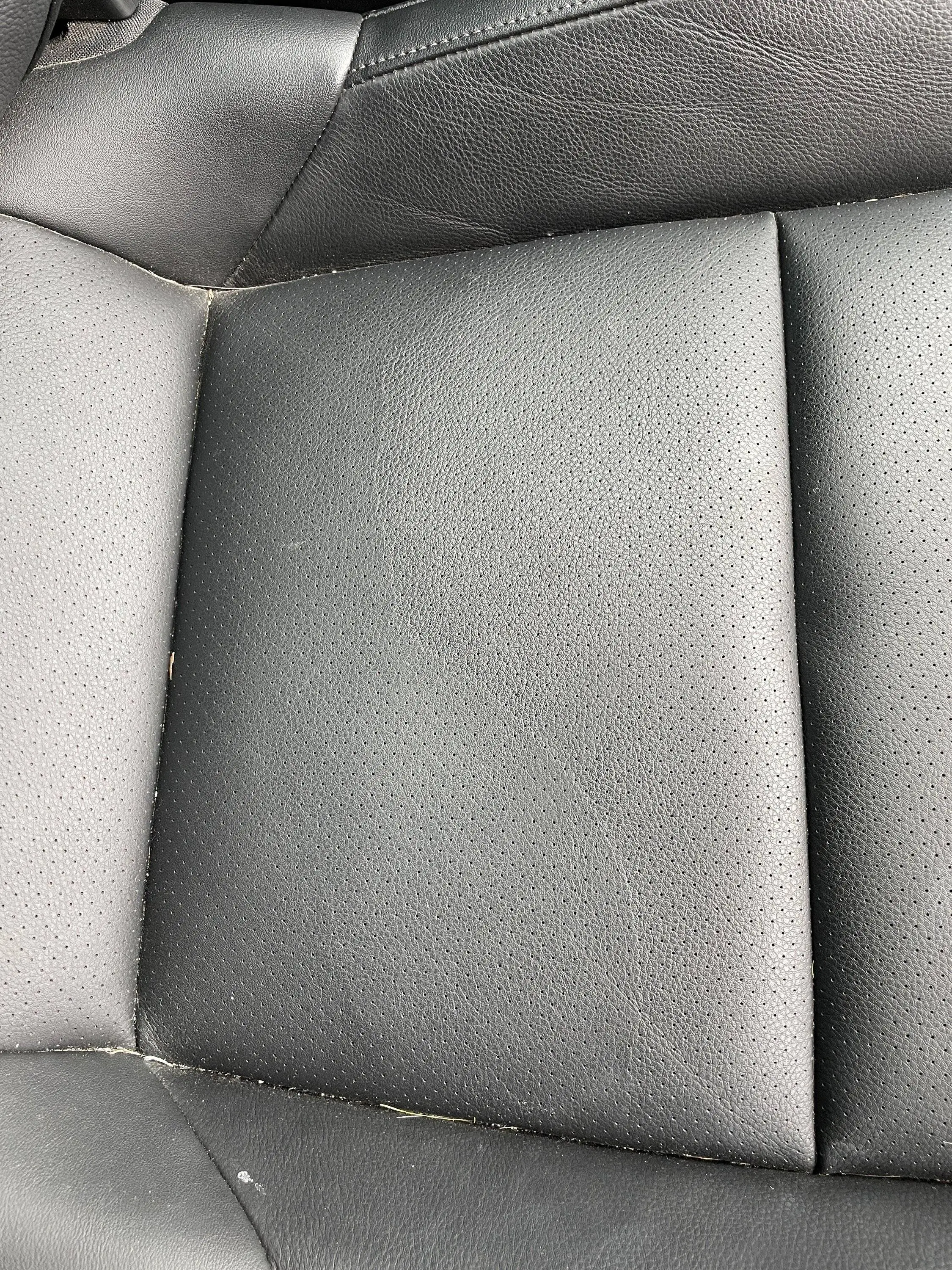 Porsche Taycan Taycan seat problem partial leather fault help (line and discolouration) 20EC8EC4-7858-4392-959F-E6ACC0B5A8A8