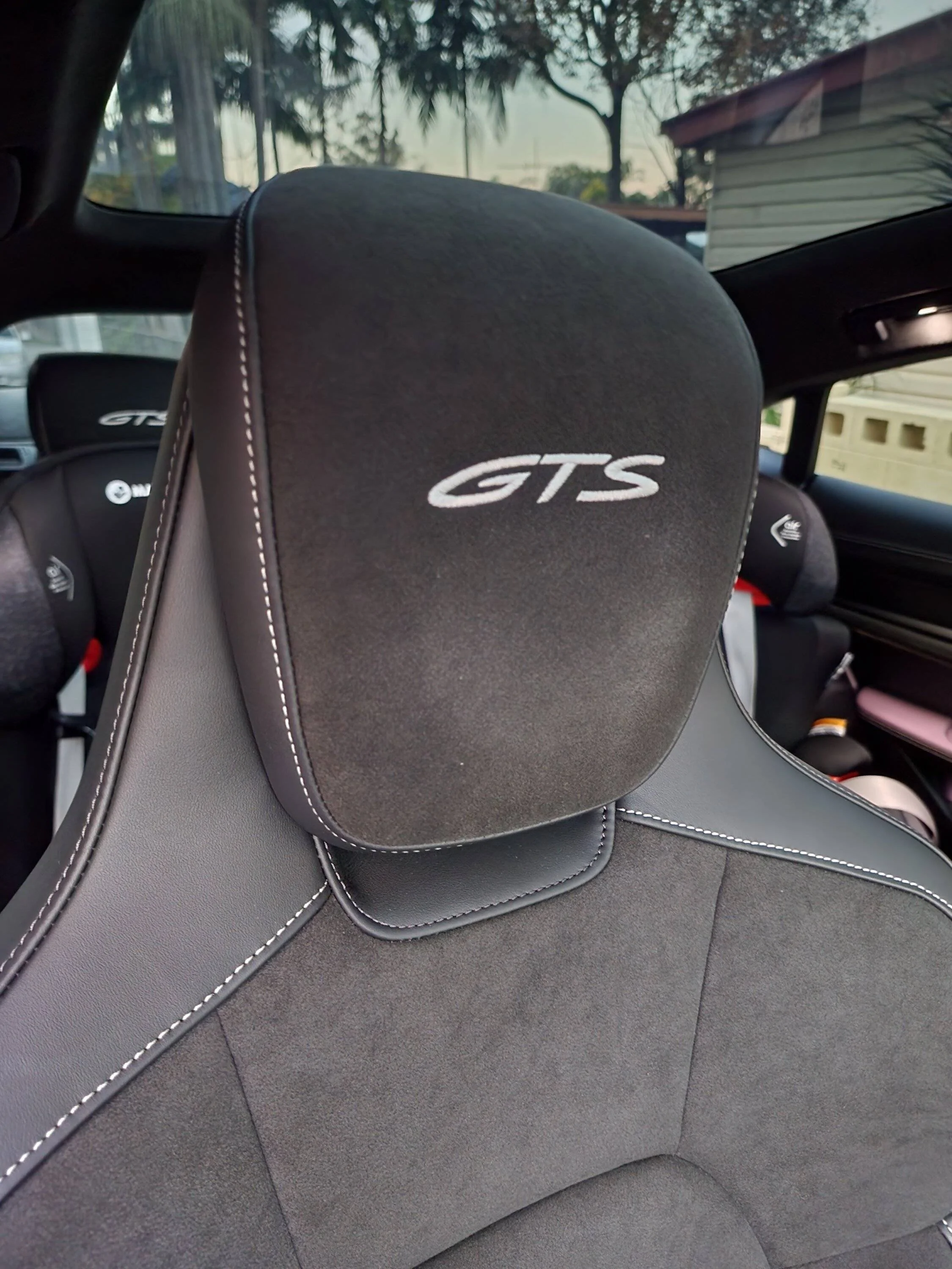 Porsche Taycan Torn between 2 interiors... Help me decide! 20220708_170602