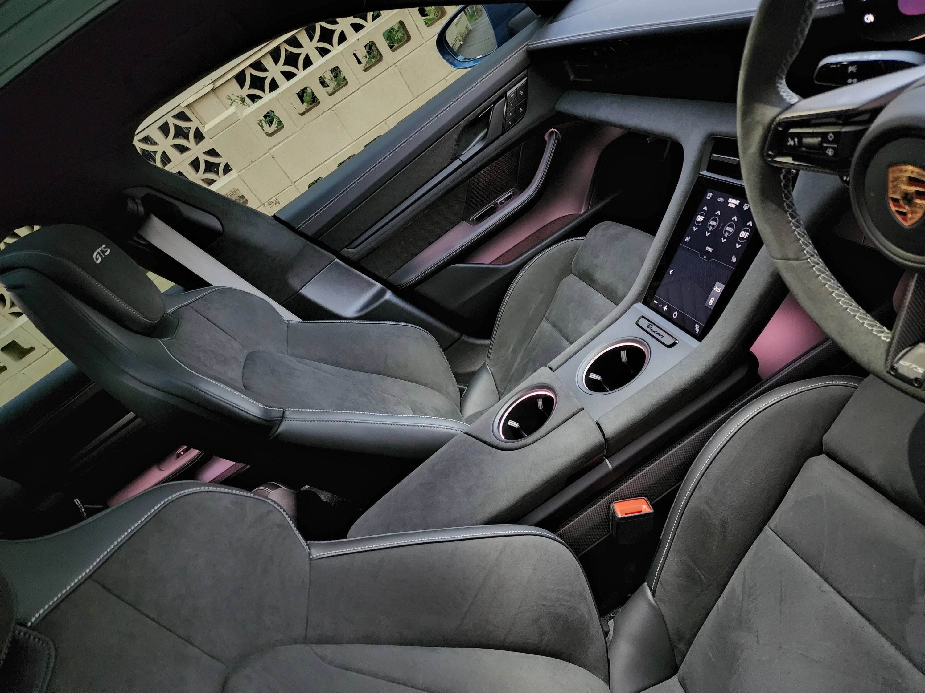 Porsche Taycan Torn between 2 interiors... Help me decide! 20220708_170541