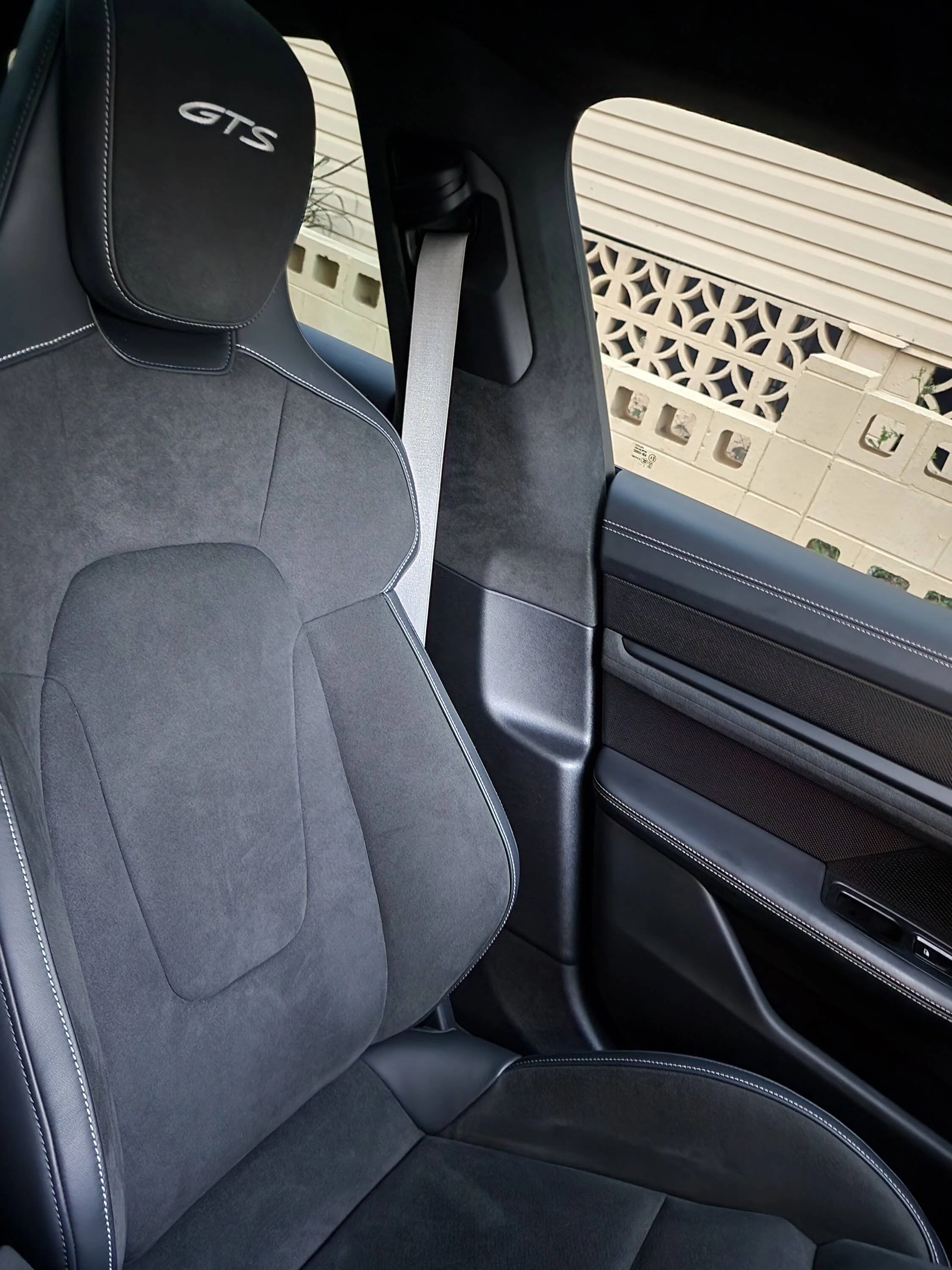Porsche Taycan Torn between 2 interiors... Help me decide! ?hash=dff3420f4ddb4de6d9d20f3e9e6bb03a