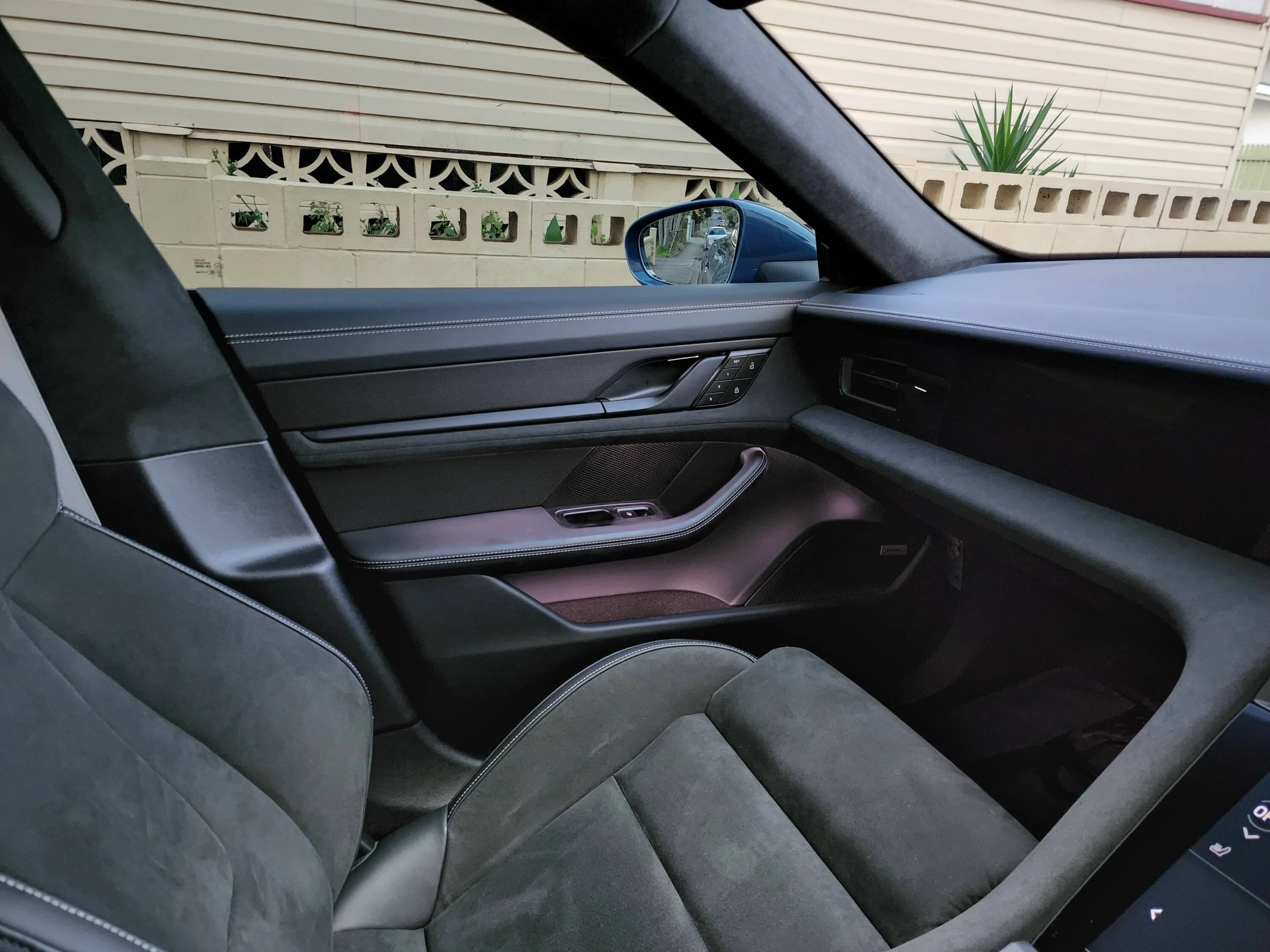Porsche Taycan Torn between 2 interiors... Help me decide! ?hash=dff3420f4ddb4de6d9d20f3e9e6bb03a