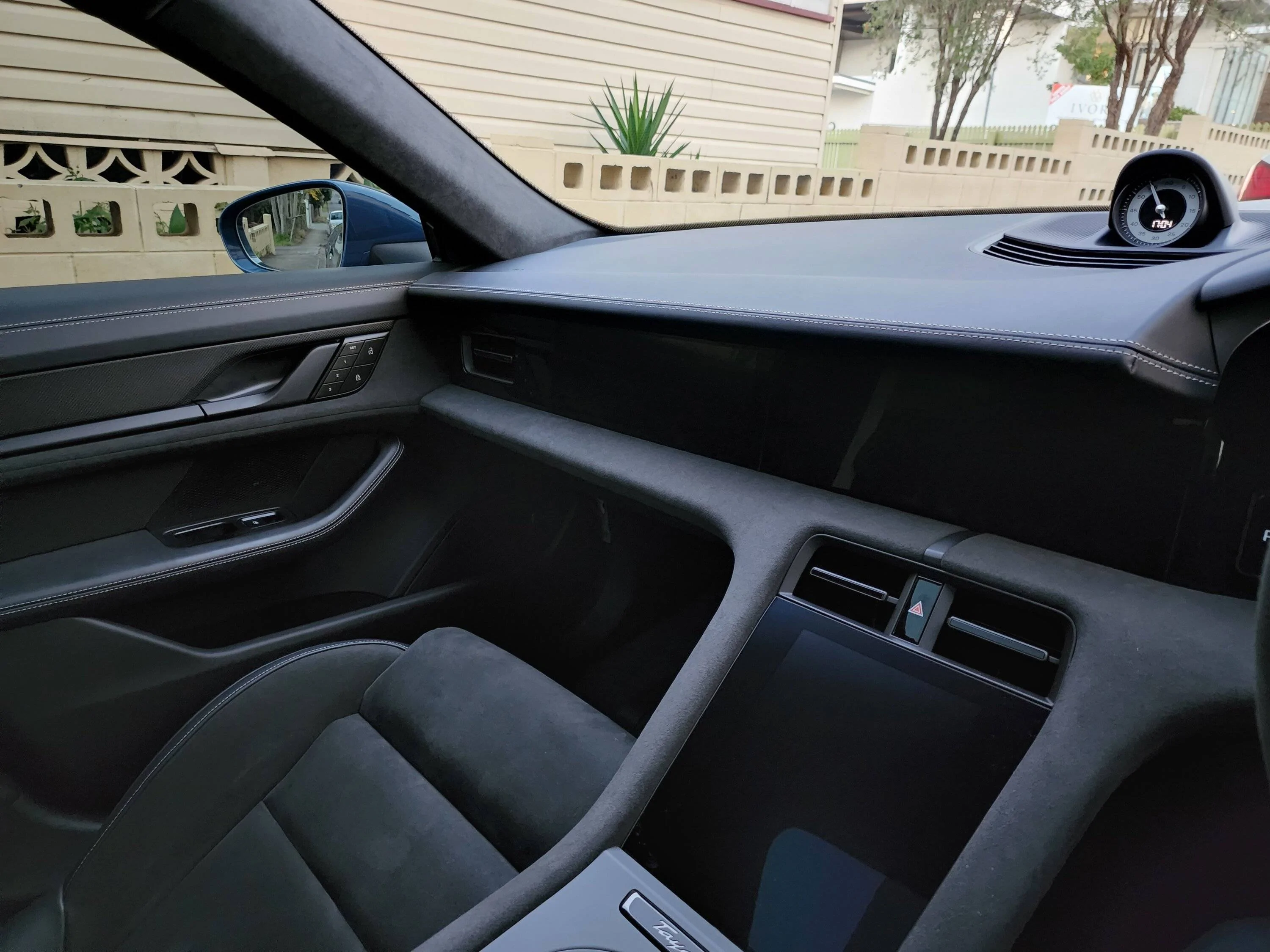 Porsche Taycan Torn between 2 interiors... Help me decide! 20220708_170456