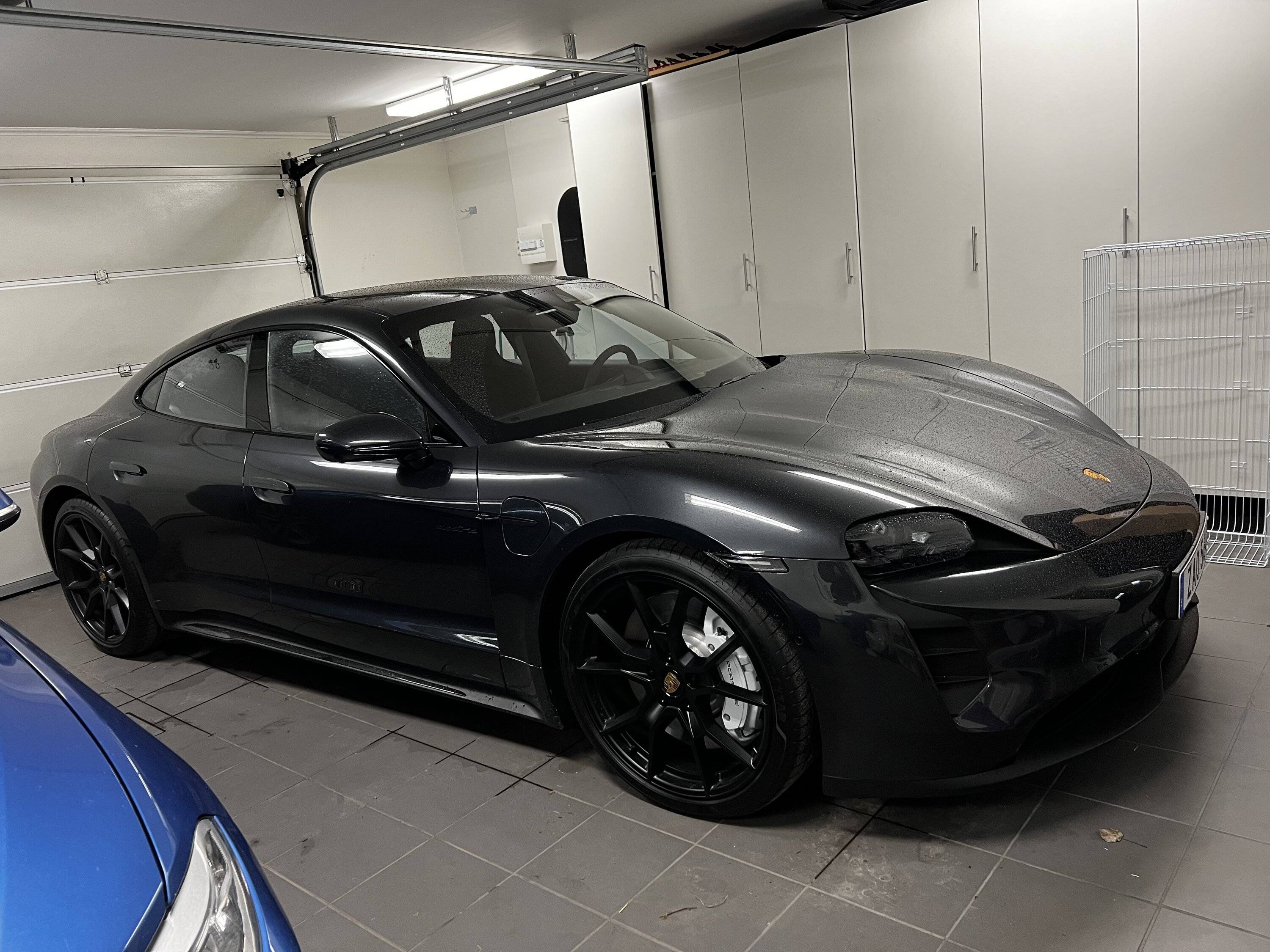 Porsche Taycan VOLCANO GREY Taycan Club 0033B52D-77BC-4CF1-9F63-A8C69B1CB03A