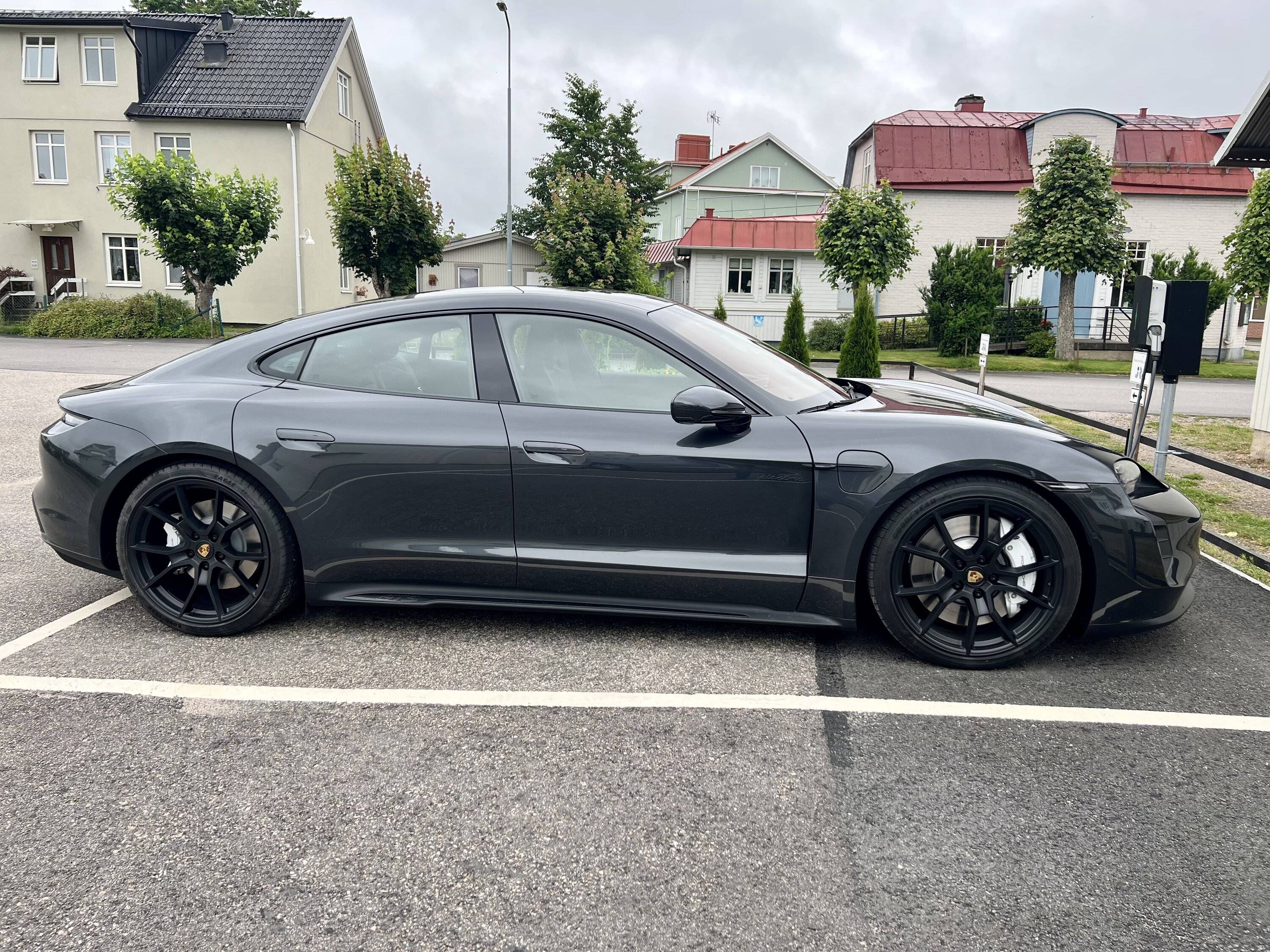 Porsche Taycan VOLCANO GREY Taycan Club 03F0D1F8-0EC2-47B5-BEA6-B81EE2C4680A