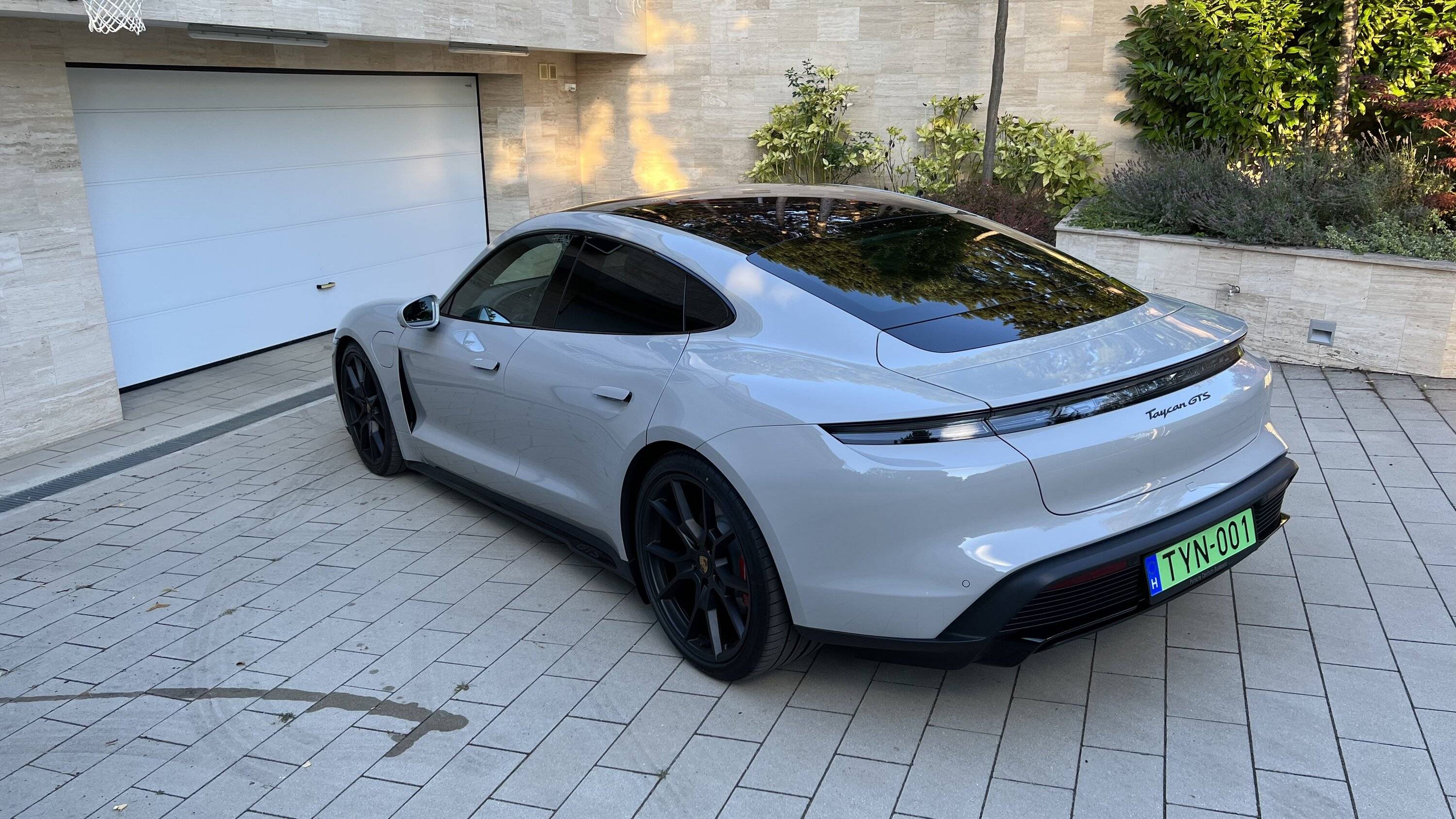 Porsche Taycan CHALK Taycan Club tempImageiHXy9U