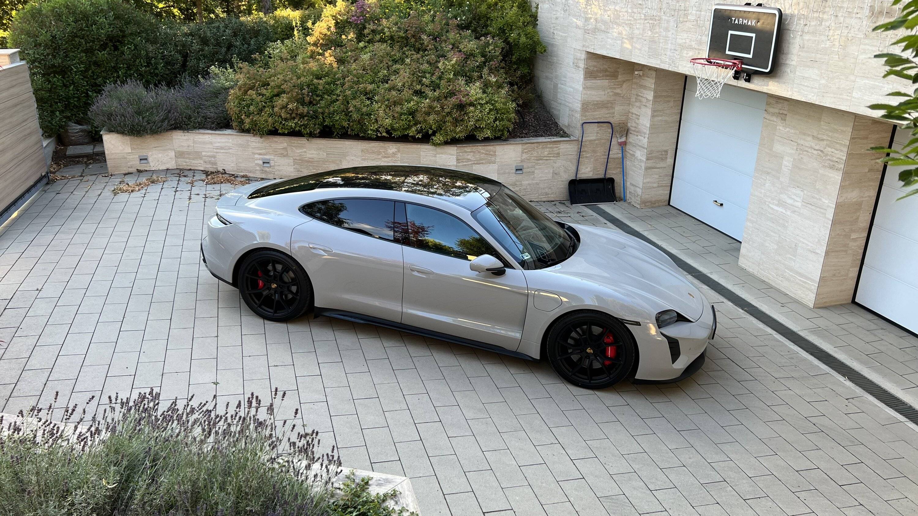 Porsche Taycan CHALK Taycan Club tempImageF3LUD0