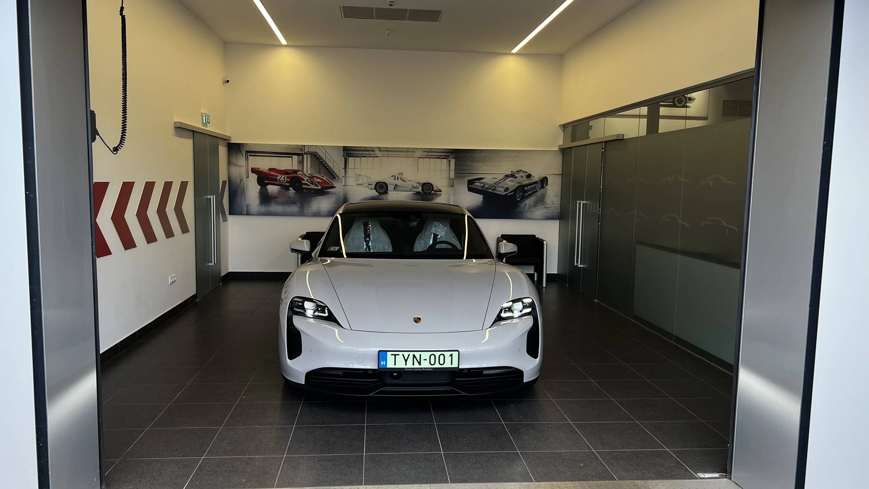 Porsche Taycan CHALK Taycan Club tempImageRPEtK