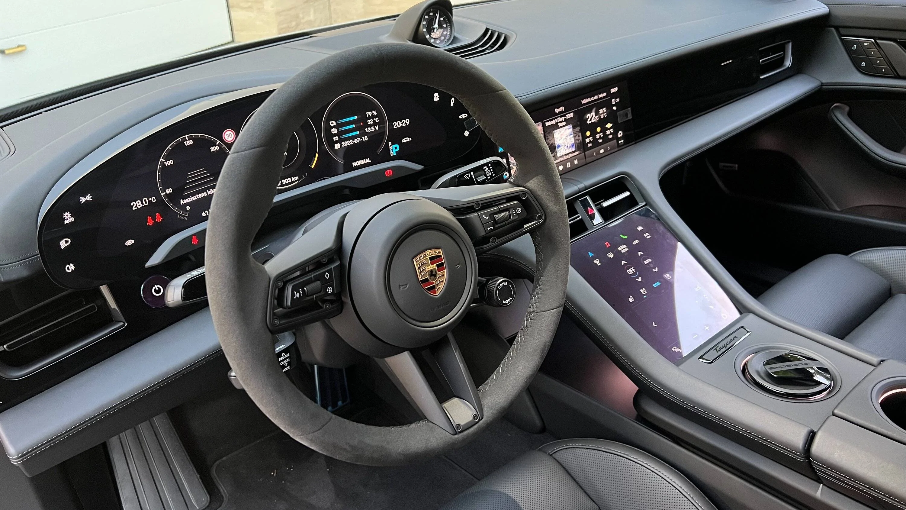 Porsche Taycan CHALK Taycan Club tempImageNjGoJI