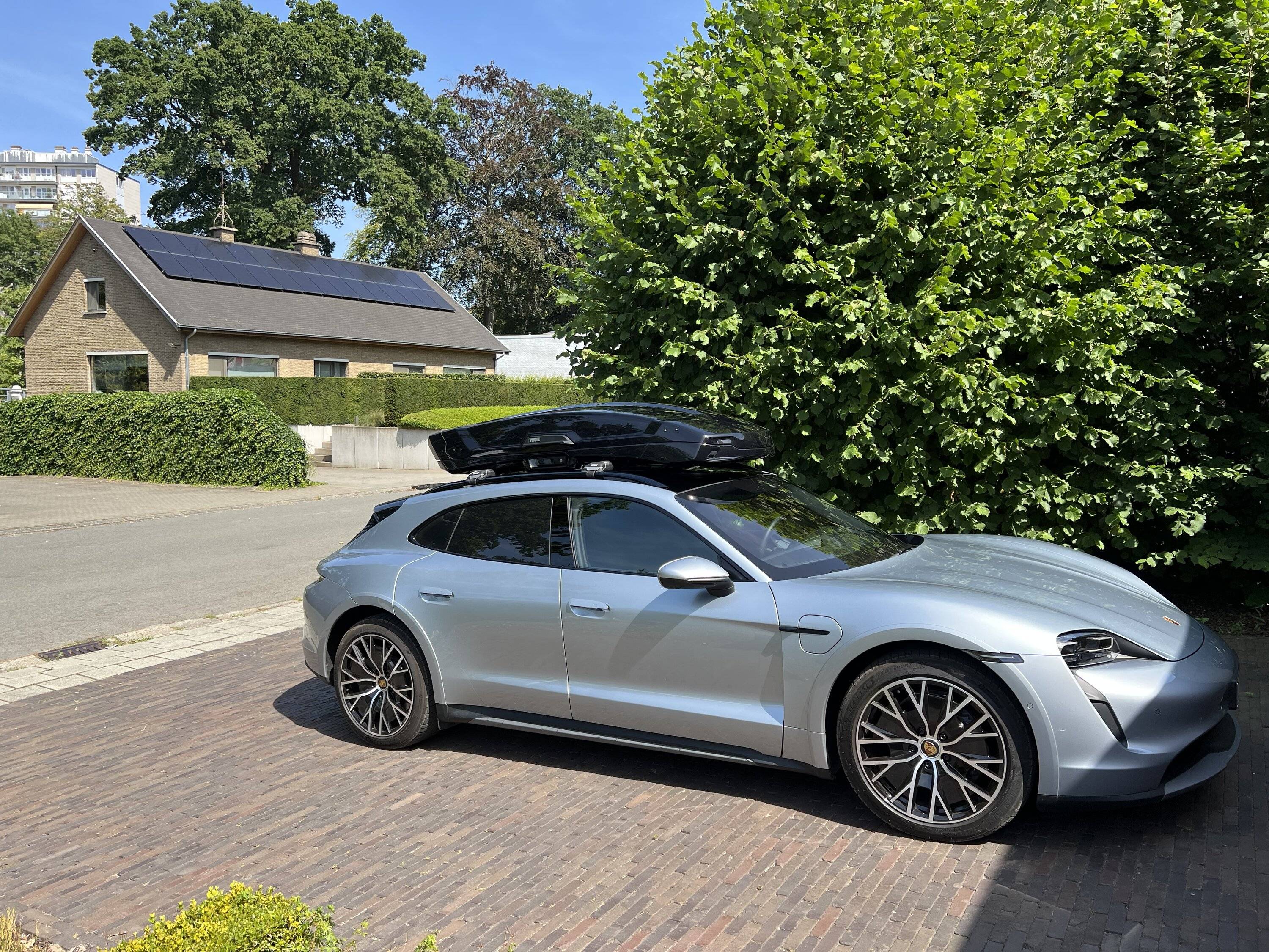 Porsche Taycan Taycan CT4 w/ 2021 vs 2022 Thule Wingbar Edge , Thule Vector M roofbox A084654C-FE72-4308-9069-4A84CE1C8AD1