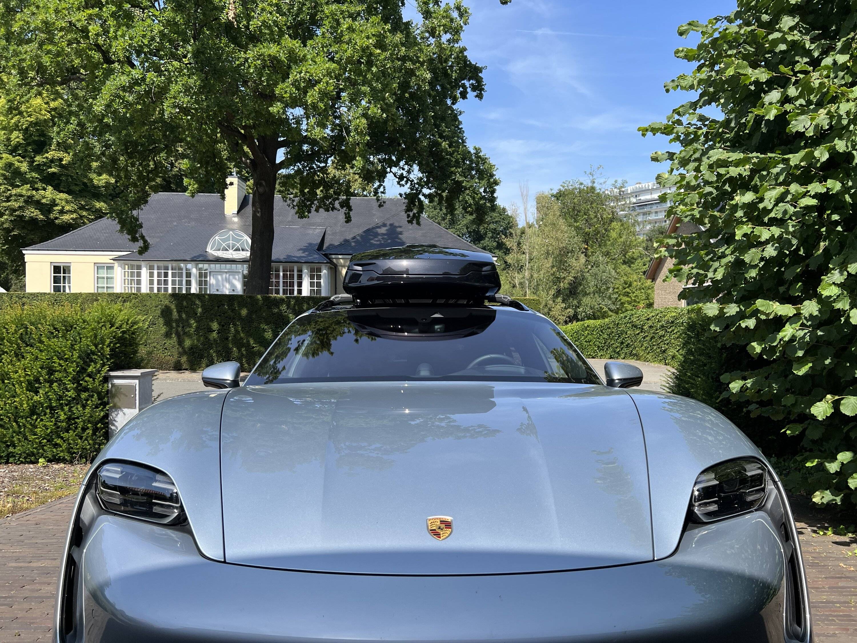 Porsche Taycan Taycan CT4 w/ 2021 vs 2022 Thule Wingbar Edge , Thule Vector M roofbox 4C7E3336-B91C-4CA0-922B-0C21ED2B7B49