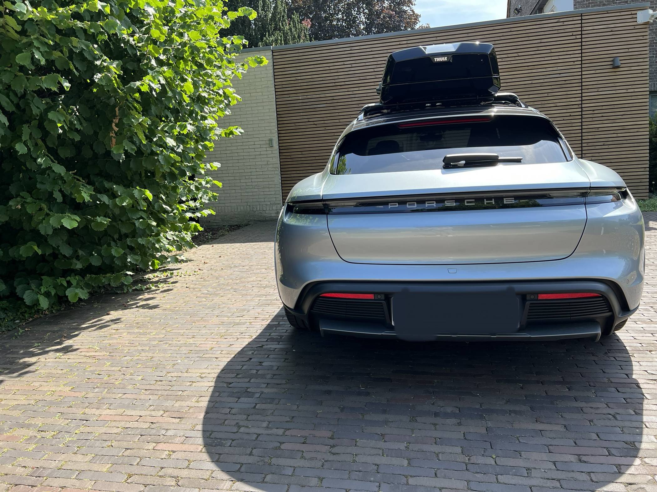Porsche Taycan Taycan CT4 w/ 2021 vs 2022 Thule Wingbar Edge , Thule Vector M roofbox 01C0E4C4-9E04-4D7F-AC42-A9DB2735FAE5