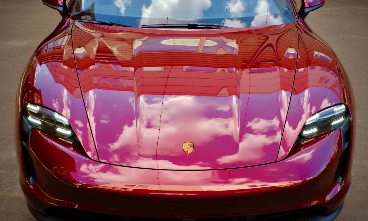 Porsche Taycan CHERRY METALLIC Taycan Club 2022 07_15a - 1