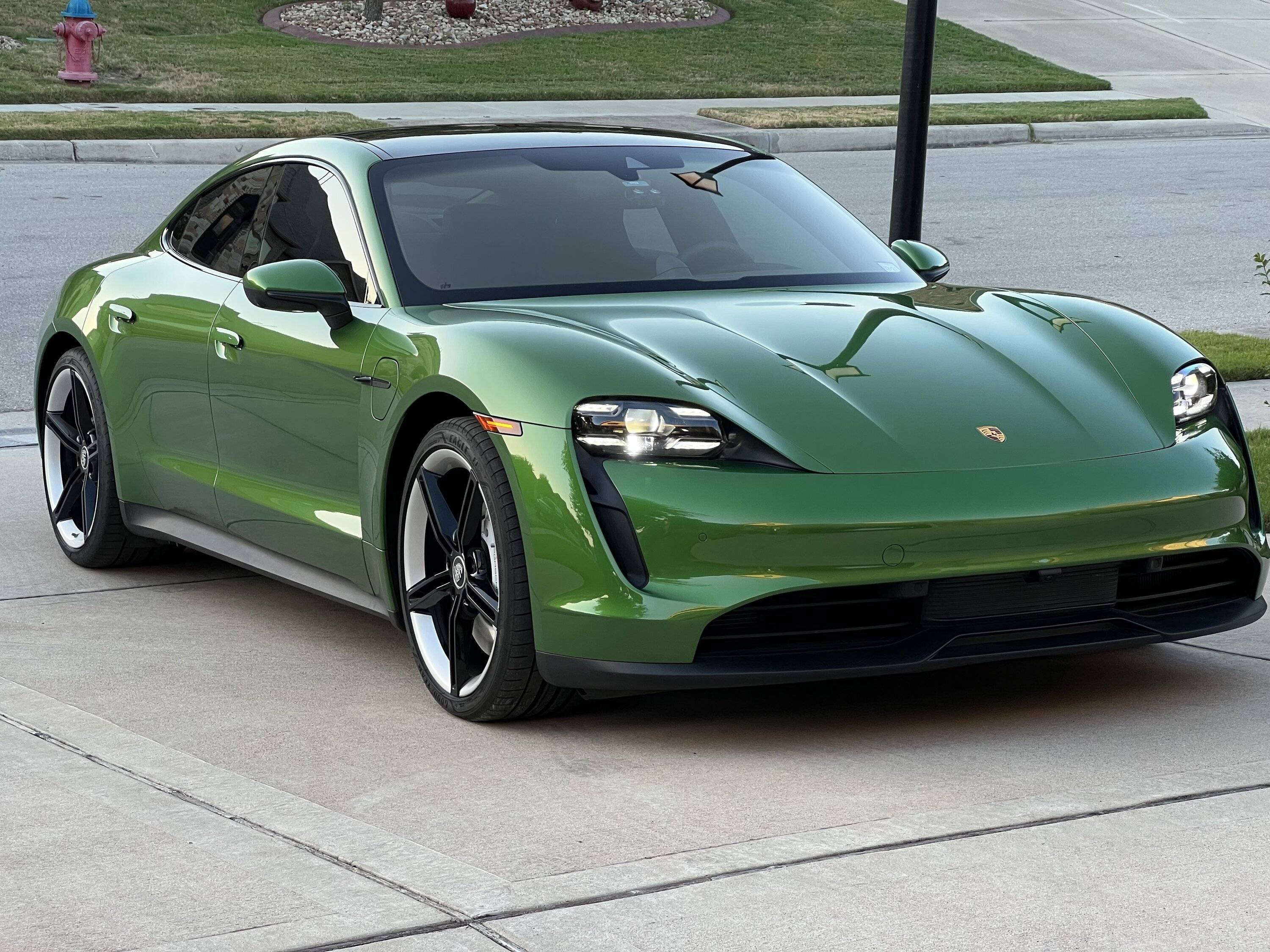 Porsche Taycan Volcanic grey or mamba green!!! ?? IMG_0077