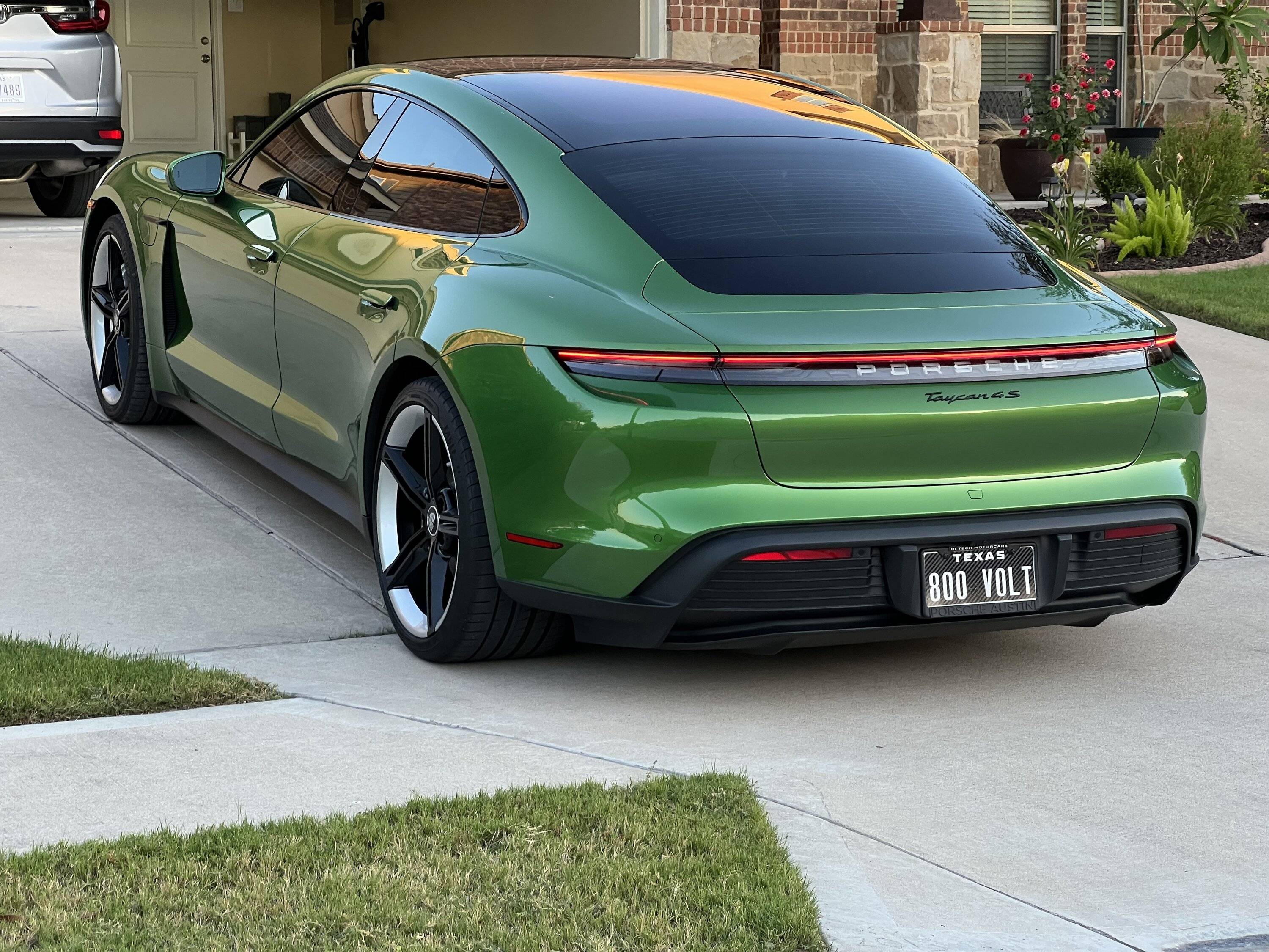 Porsche Taycan Volcanic grey or mamba green!!! ?? IMG_0088