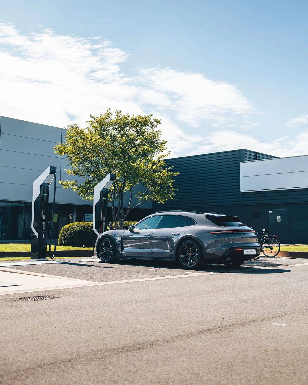 Porsche Taycan 🎨 PTS: PAINT TO SAMPLE Taycan Club & Photos Thread porschecentreknokke_290817456_788321695493978_798849191440254940_n
