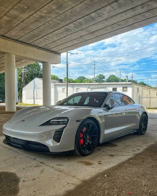 Porsche Taycan Carmine Red or Crayon/Chalk 52FC4651-ADAC-4B13-B99C-957D0F216C7F