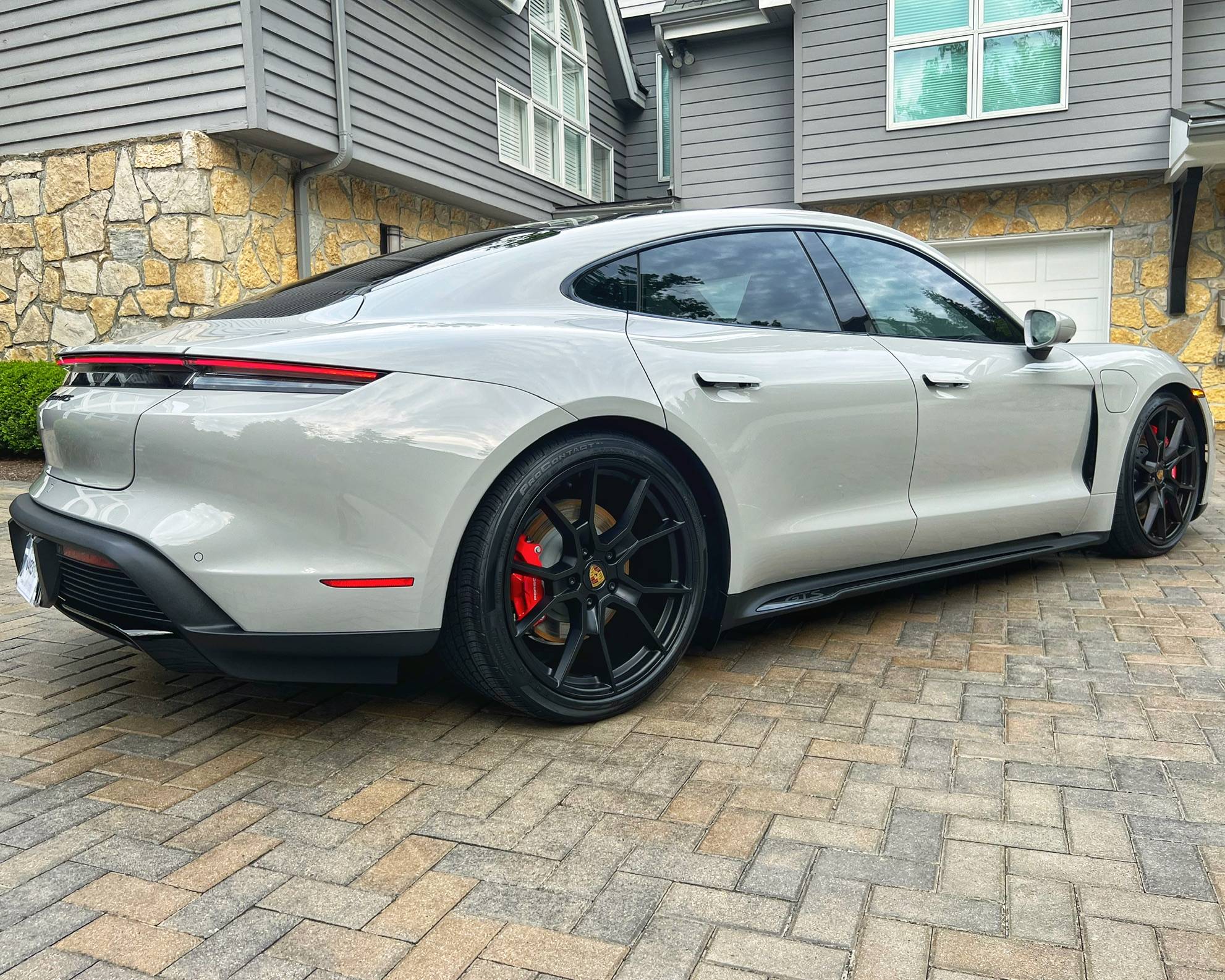 Porsche Taycan Carmine Red or Crayon/Chalk A72555DB-8D39-42EB-9BB1-41A95875DDA3