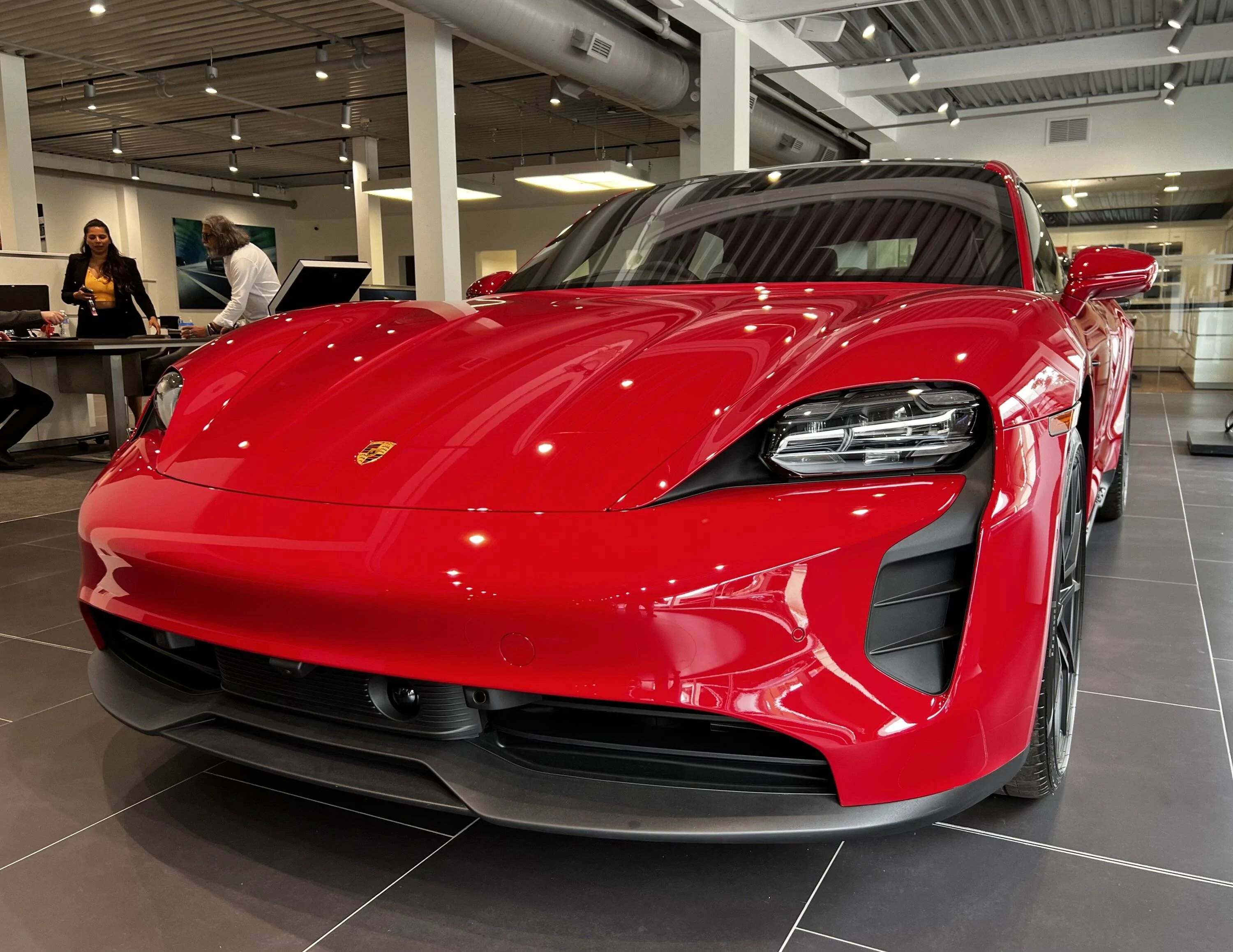 Porsche Taycan Carmine Red or Crayon/Chalk 31B32F8A-74A4-4565-9A35-51ADFA023BDE