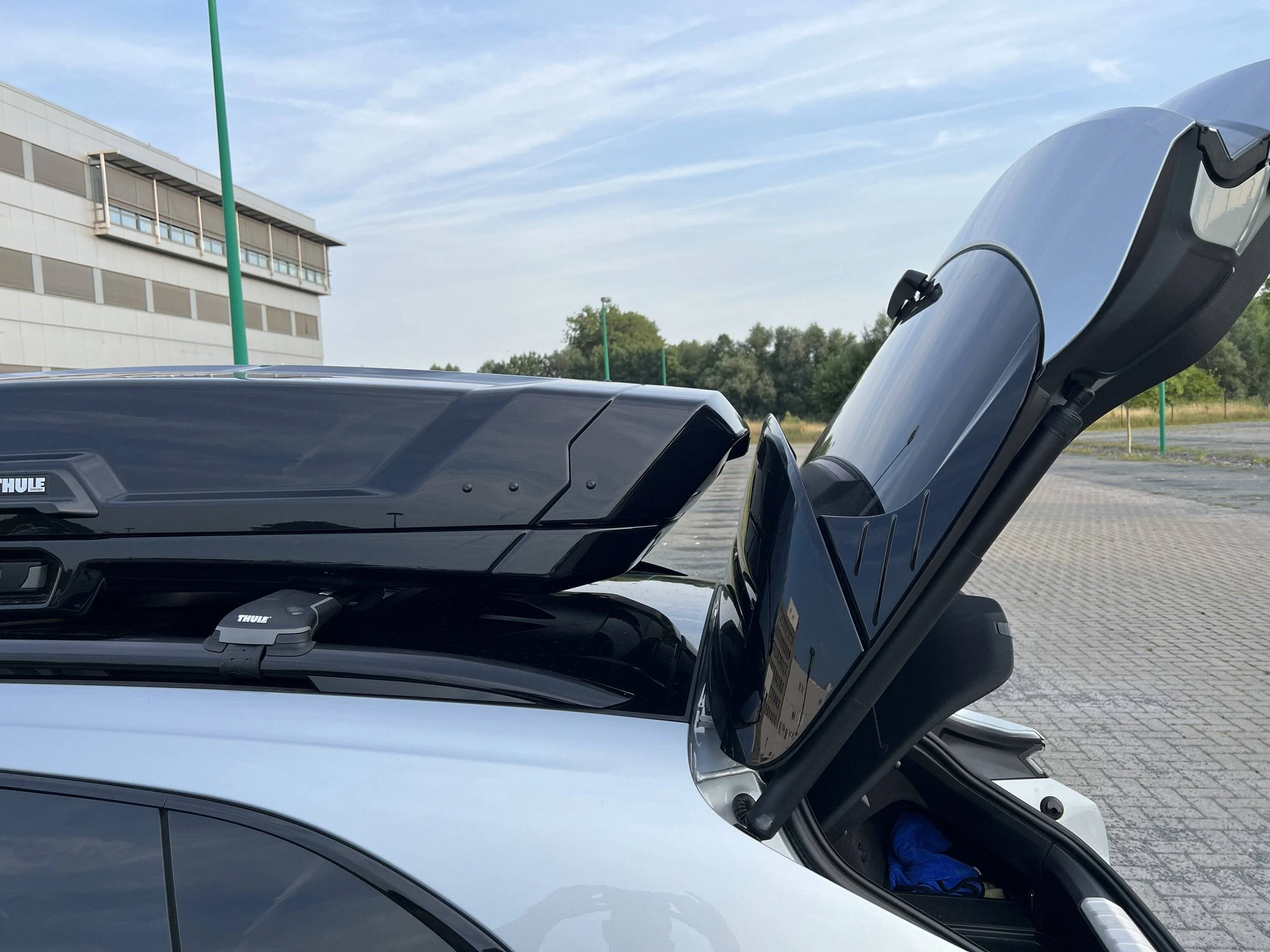 Porsche Taycan Taycan CT4 w/ 2021 vs 2022 Thule Wingbar Edge , Thule Vector M roofbox 33A19DD3-C8F6-42D8-80E6-F3C21EA7D44B