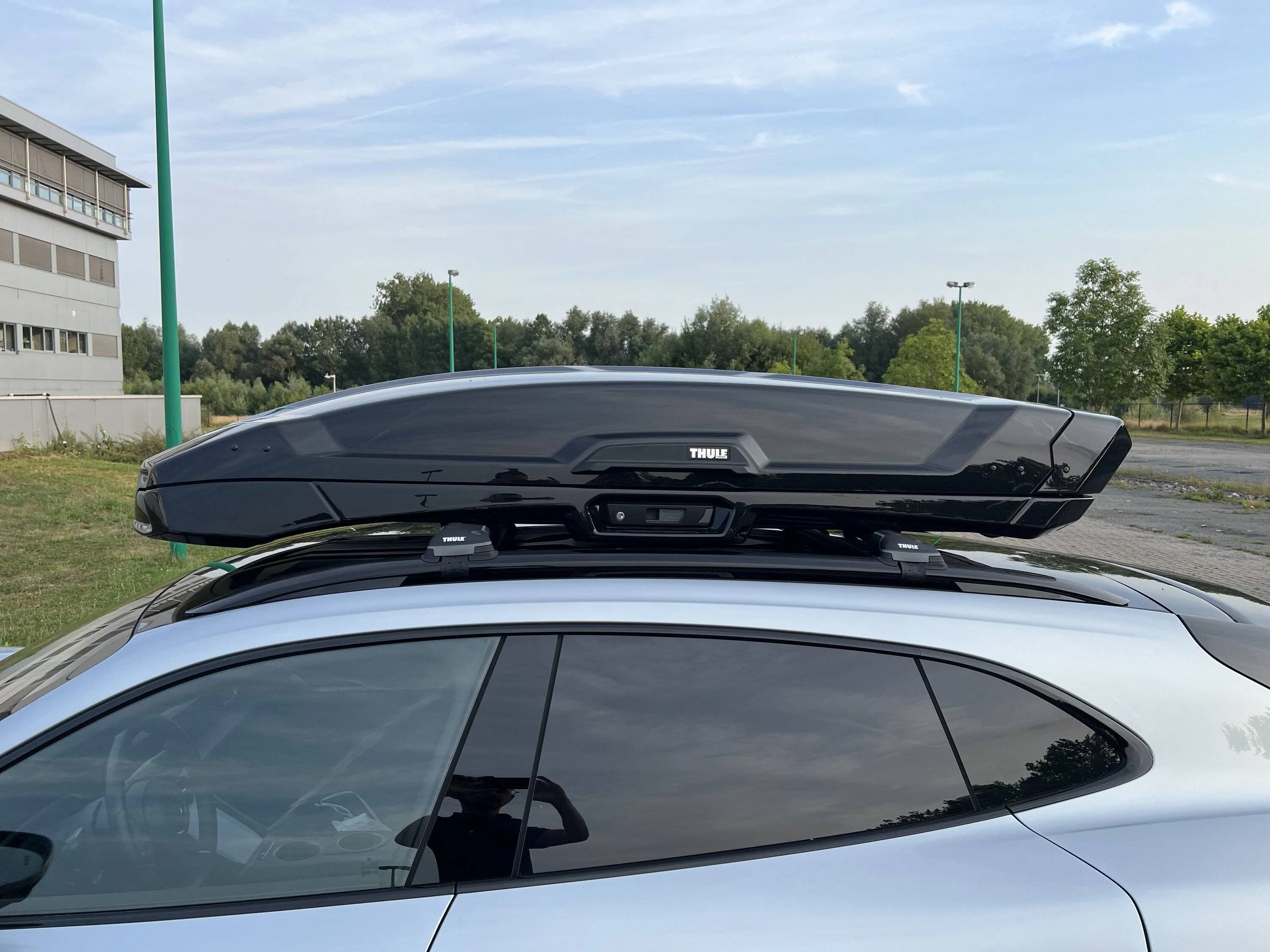 Porsche Taycan Taycan CT4 w/ 2021 vs 2022 Thule Wingbar Edge , Thule Vector M roofbox 88B0F175-9071-4549-9019-CA241E0B60BA