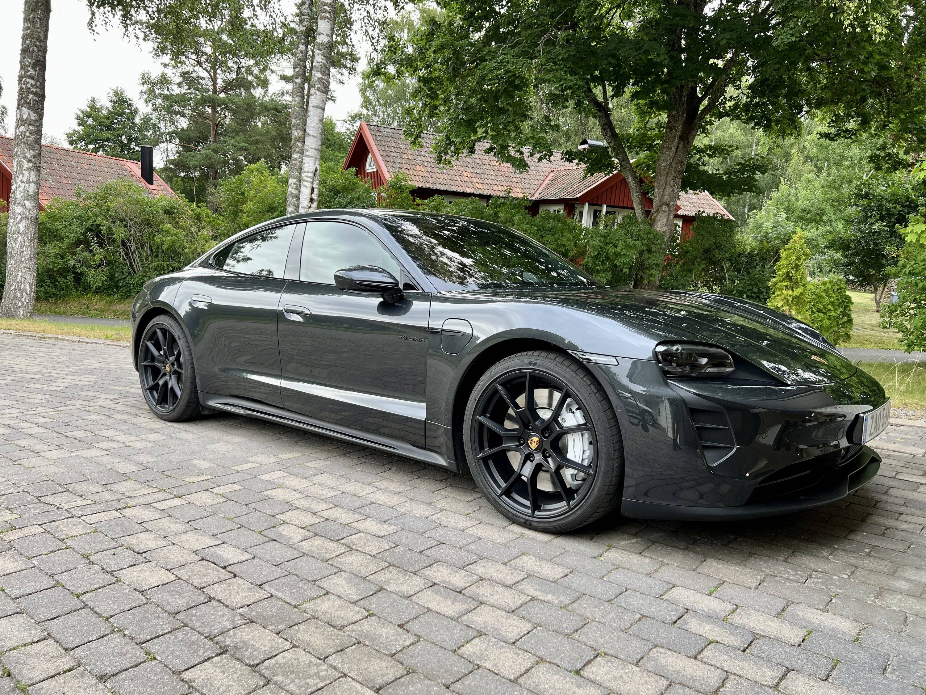 Porsche Taycan VOLCANO GREY Taycan Club F458D638-9788-4FB1-B6FE-019C321F86B1