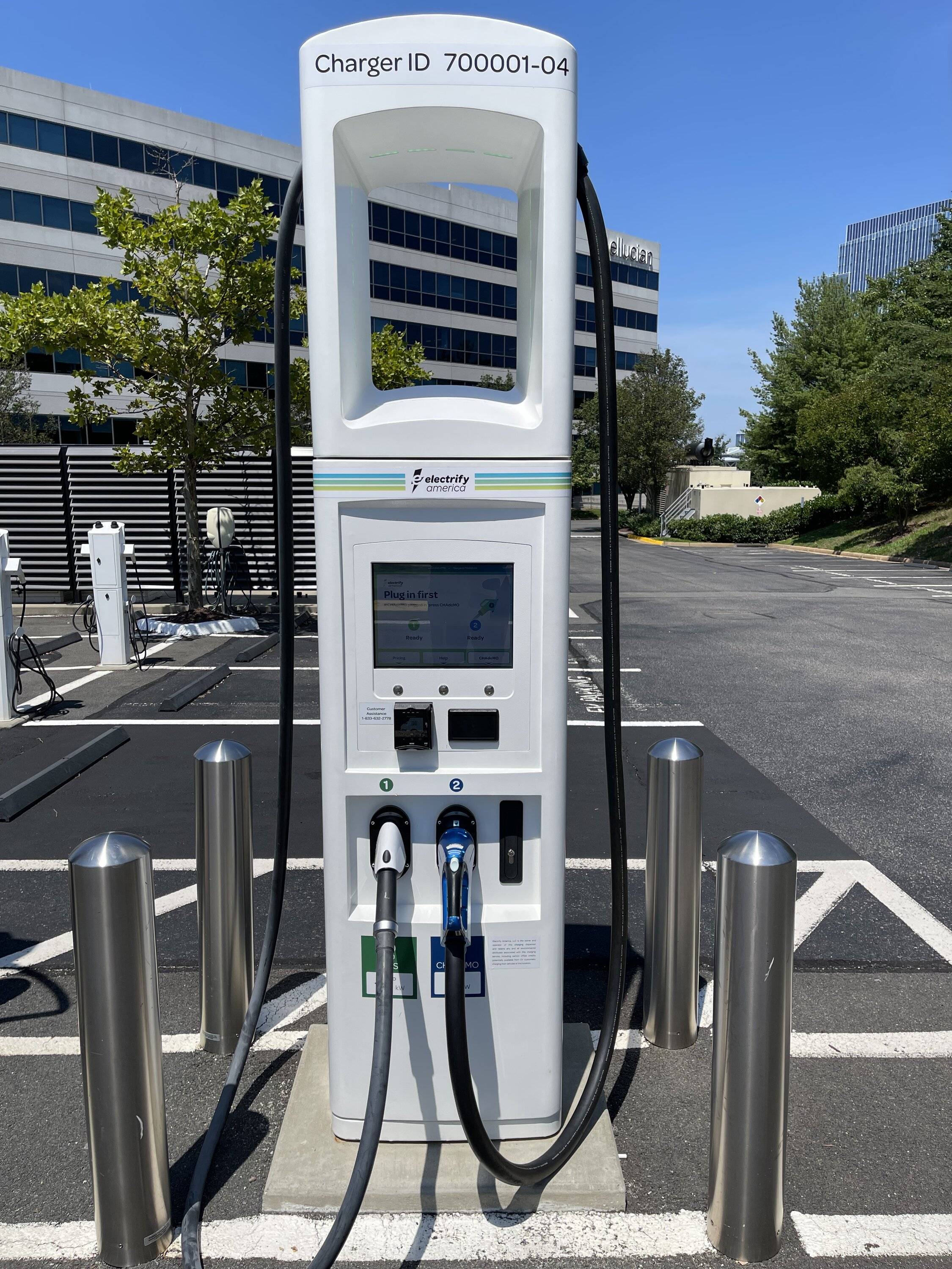 Porsche Taycan [US] EA testing Signet single cable HDP350K-NCM-G4 DC fast charger tempImageDFWRGW