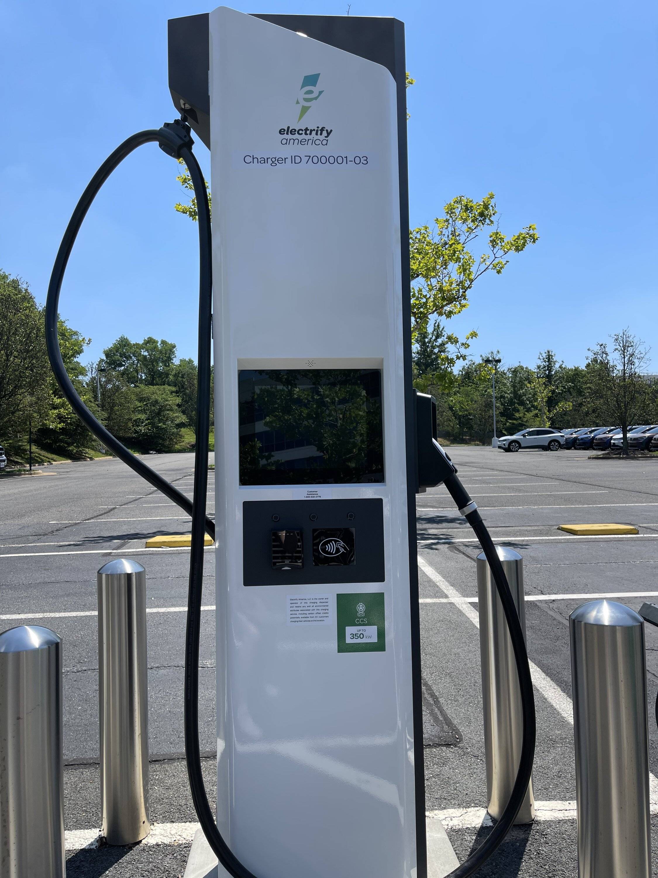 Porsche Taycan [US] EA testing Signet single cable HDP350K-NCM-G4 DC fast charger tempImageZMUEQ7