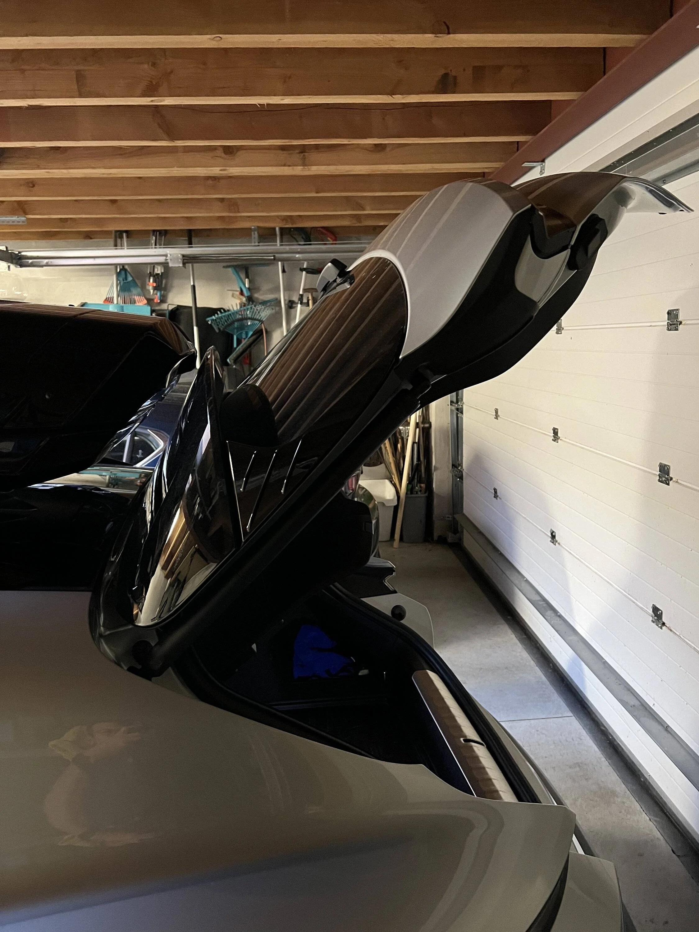 Porsche Taycan Taycan CT4 w/ 2021 vs 2022 Thule Wingbar Edge , Thule Vector M roofbox D05F9866-CFED-4456-82AA-44886607A3D5
