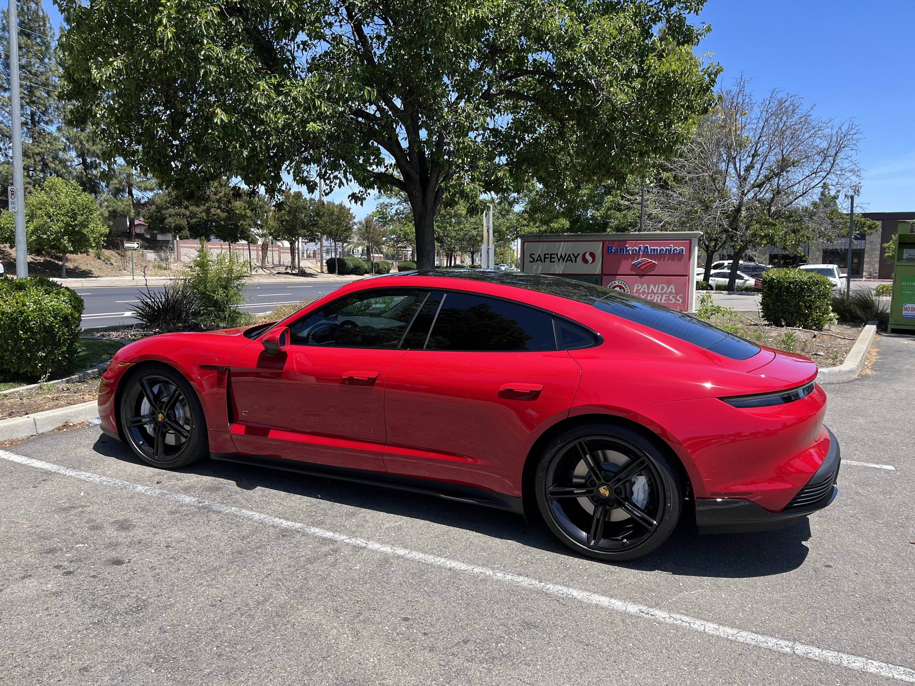 Porsche Taycan Carmine Red or Crayon/Chalk 75E29183-8D4C-417F-B846-F024F8F38414