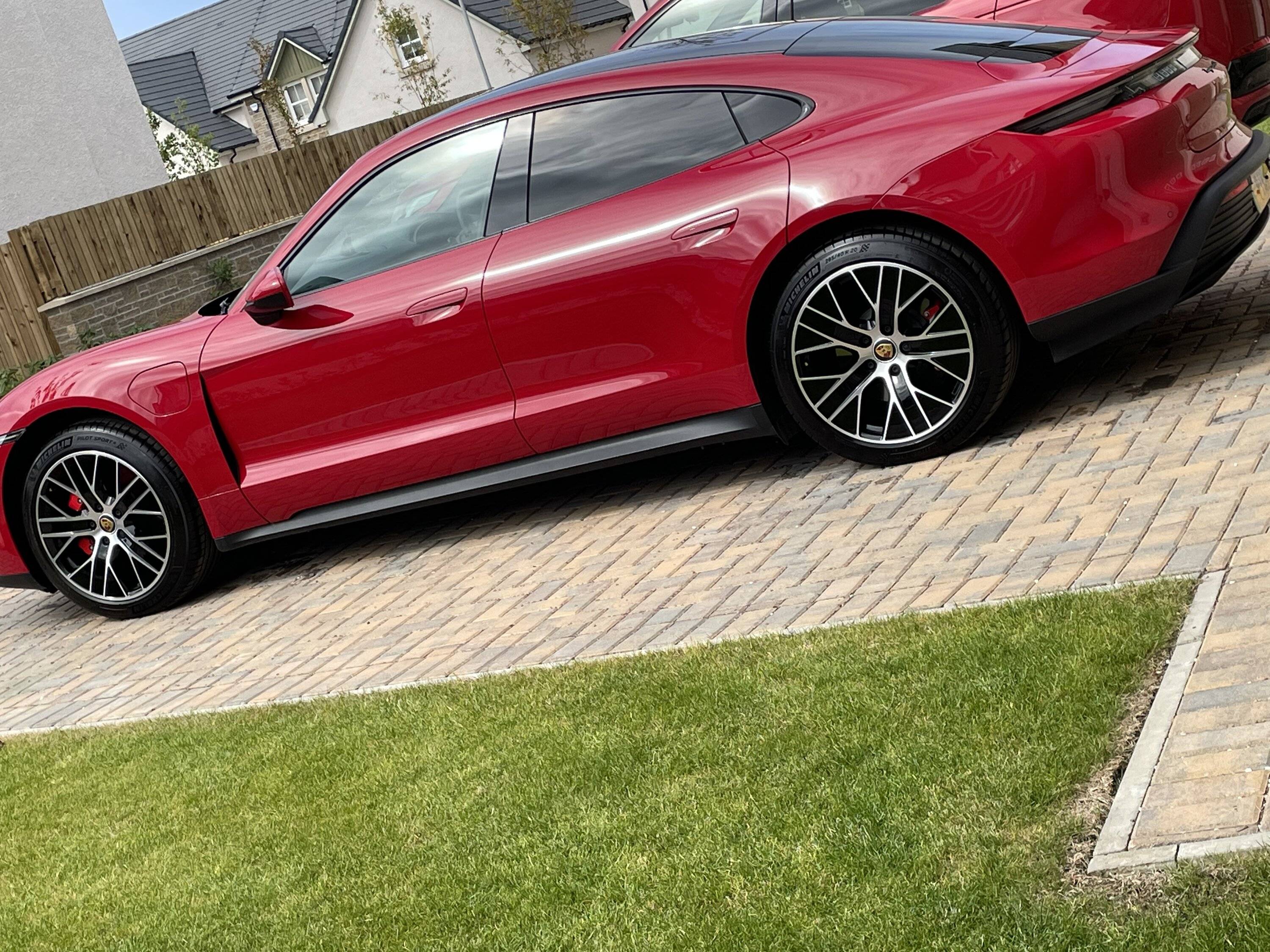 Porsche Taycan Carmine Red or Crayon/Chalk 8AC232D2-B5F0-4BCC-BAF0-9CD92F3099E7