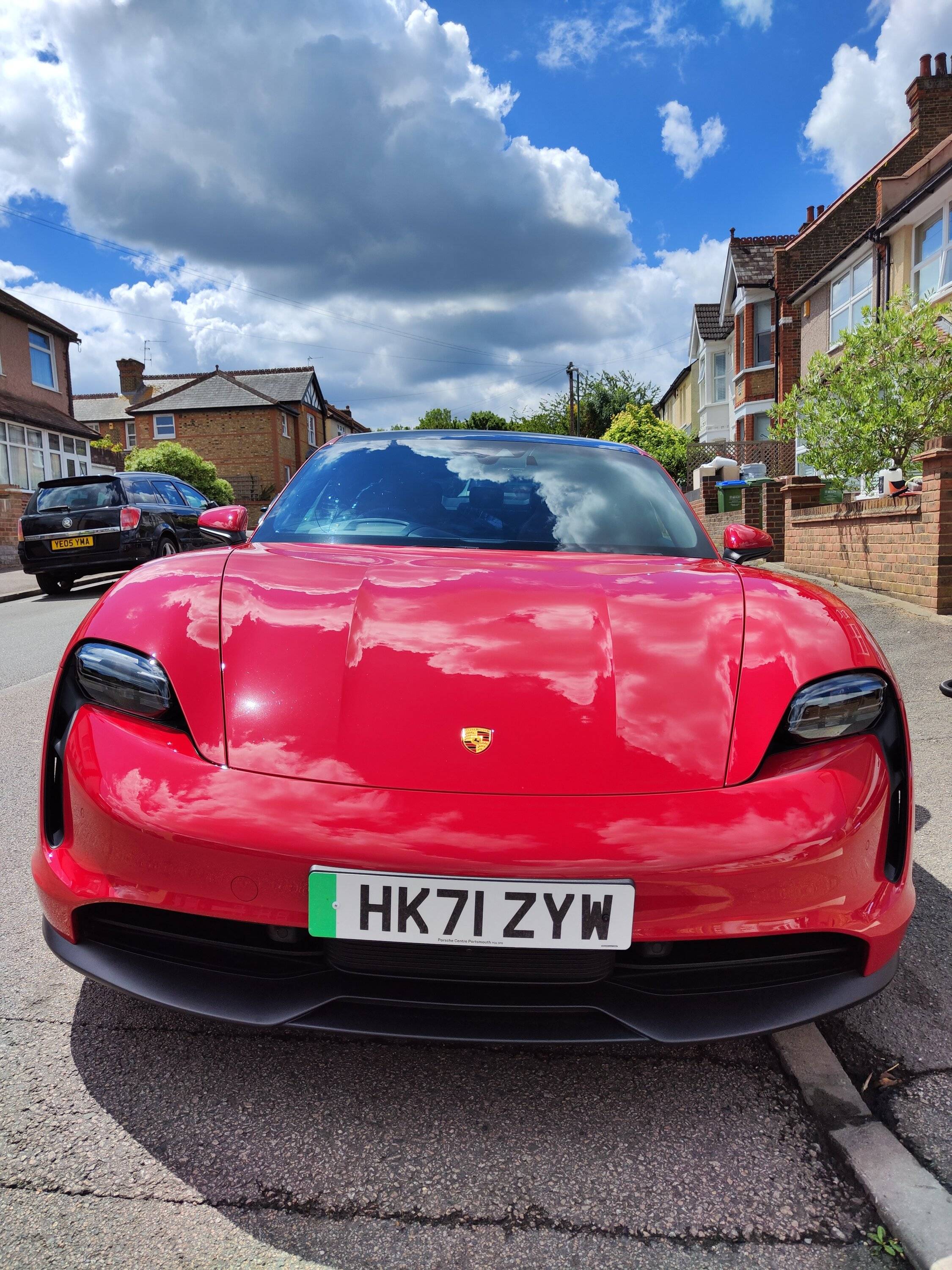 Porsche Taycan Carmine Red or Crayon/Chalk IMG_20220701_114551