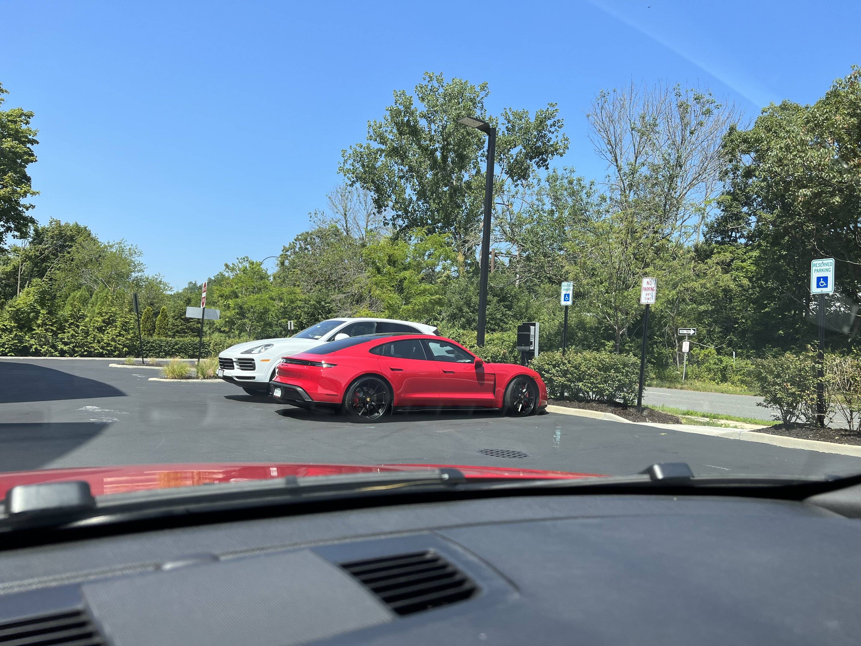 Porsche Taycan Carmine Red or Crayon/Chalk 7A0532F9-9AB4-4E2C-ACC9-FFD8DBFA91A6