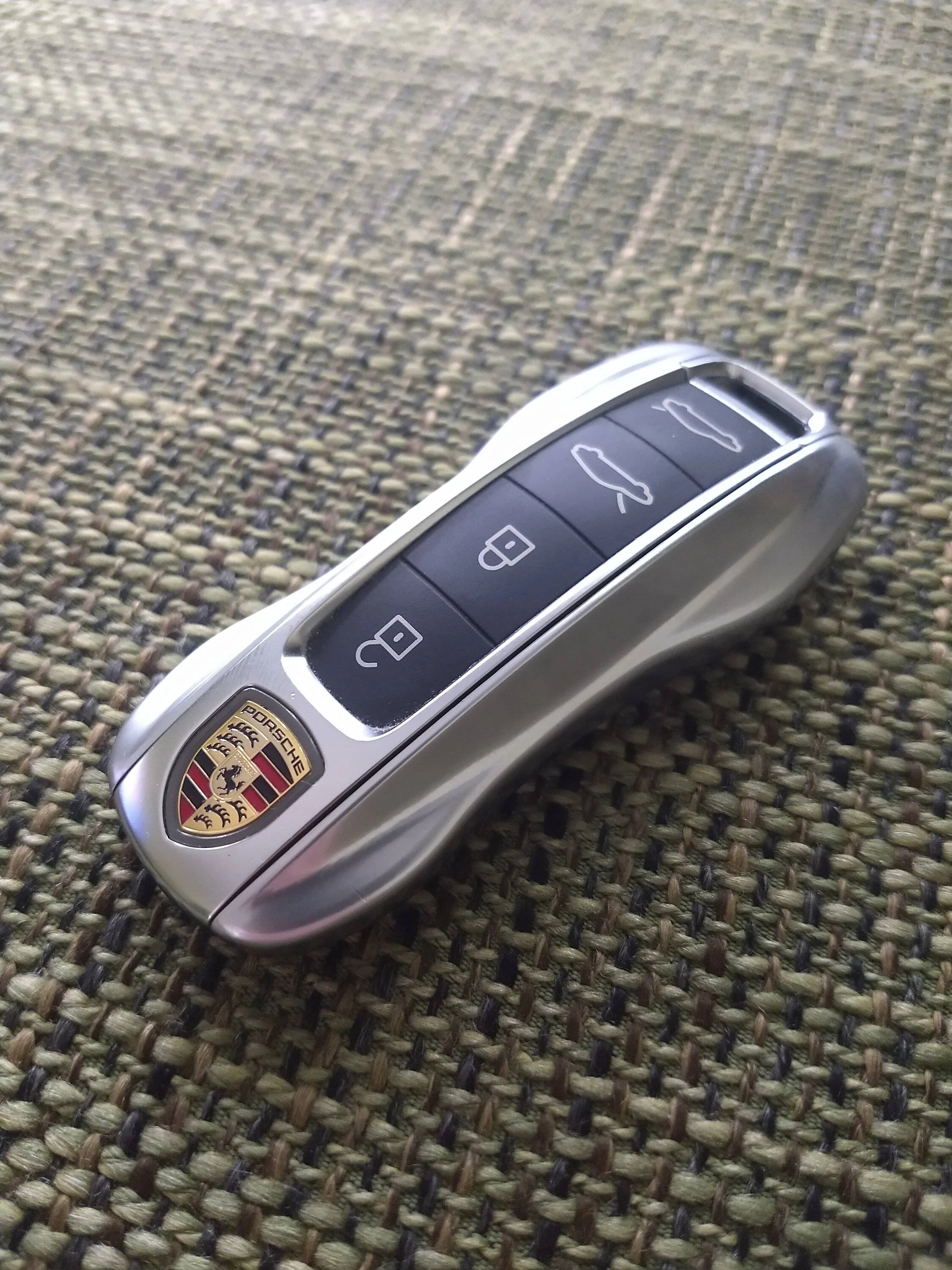 Porsche Taycan OK - let's see them! Key Fob IMG_20220725_174835254