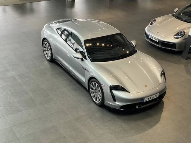 Porsche Taycan DOLOMITE SILVER Taycan Club F3C01EA4-120F-4D2F-A52F-55F637243DE5