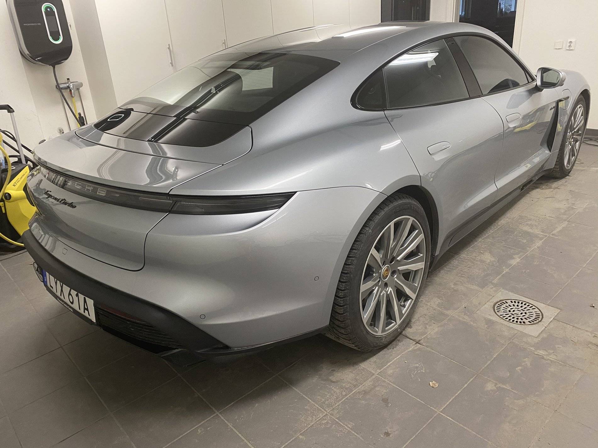 Porsche Taycan Why are these 20 inch wheels not on the configurator? E759CB9E-E419-45F4-9511-31B765C54356