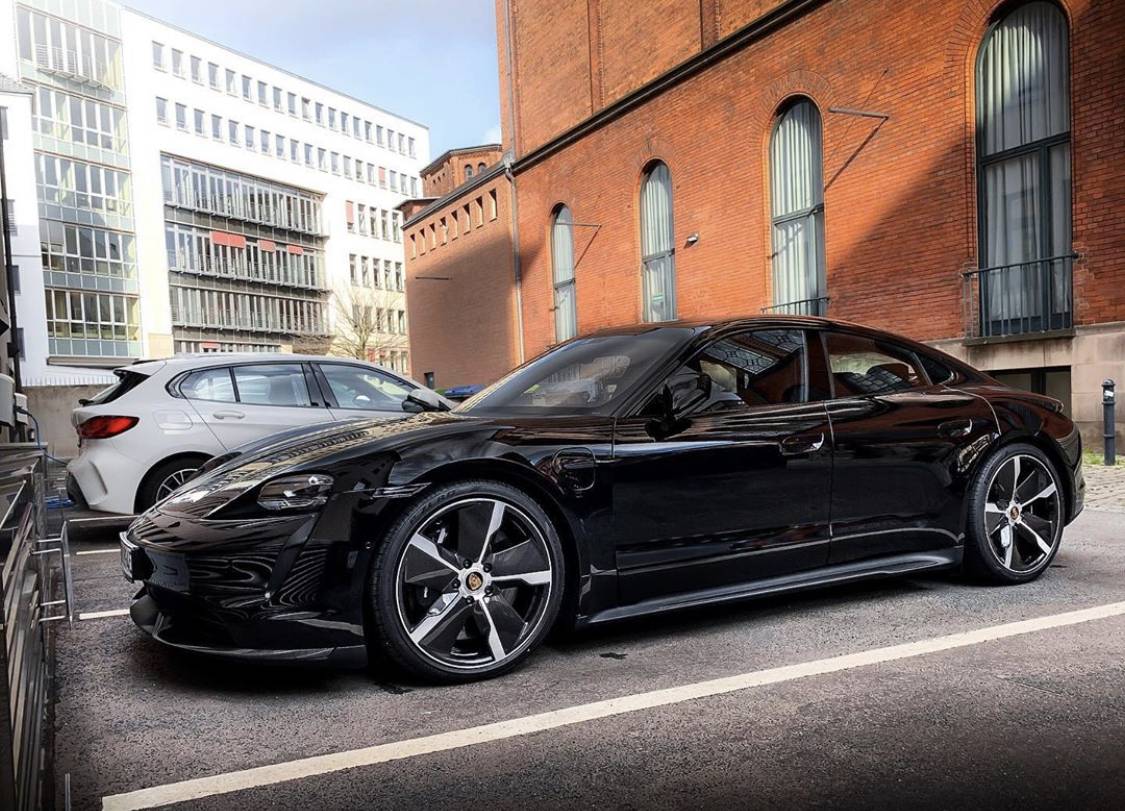 Porsche Taycan BLACK / JET BLACK Taycan Club C1C5058D-A6EB-489E-B12B-F1B1E5D0240E