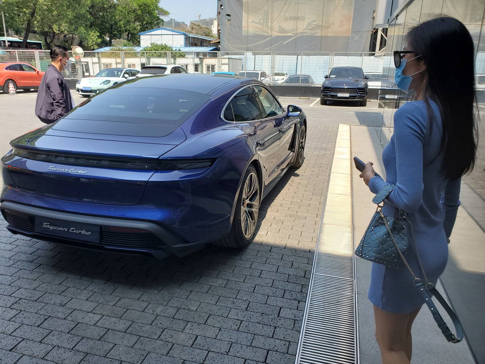 Porsche Taycan GENTIAN BLUE Taycan Club 20200323_112335