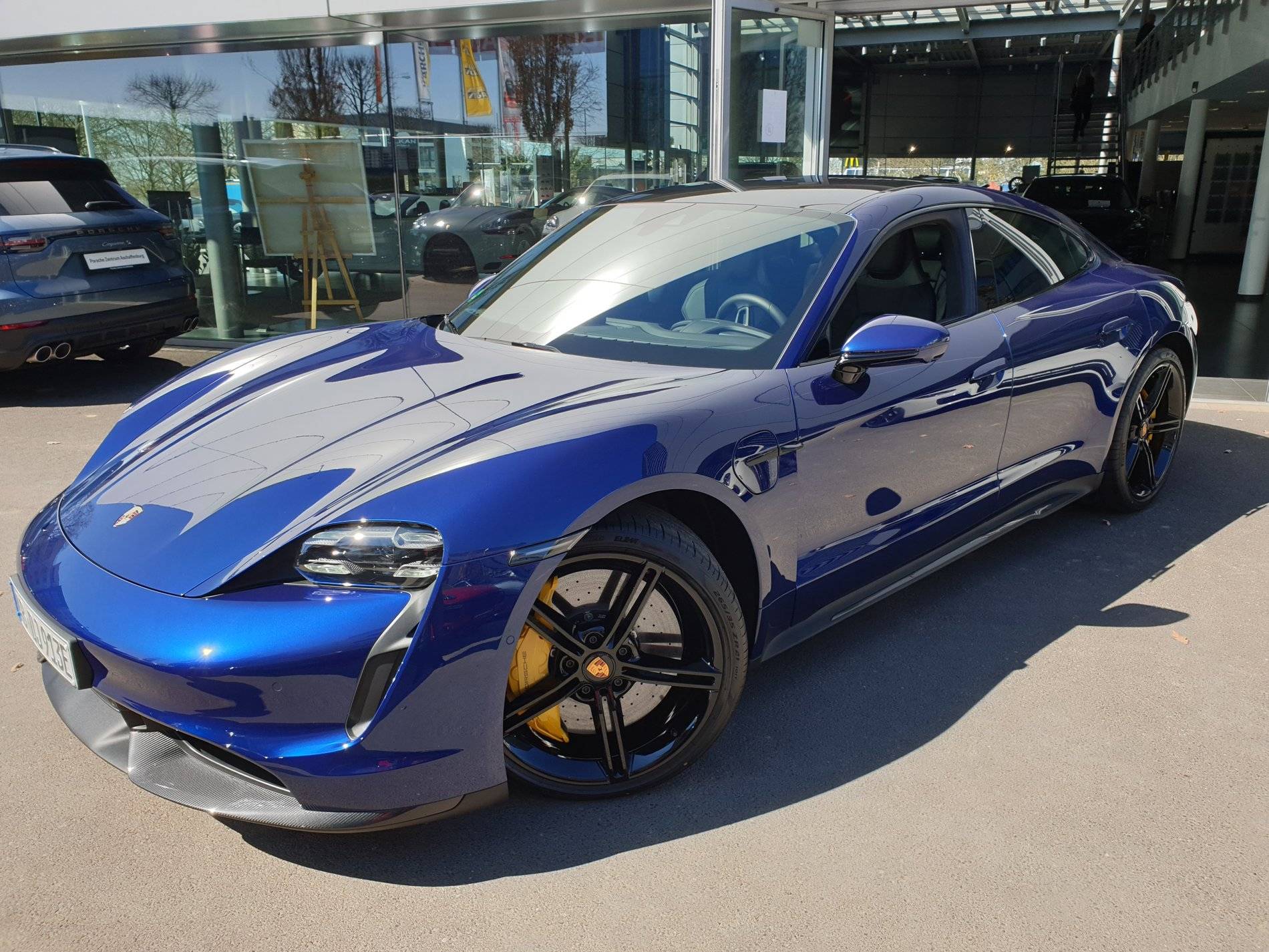 Porsche Taycan GENTIAN BLUE Taycan Club 21