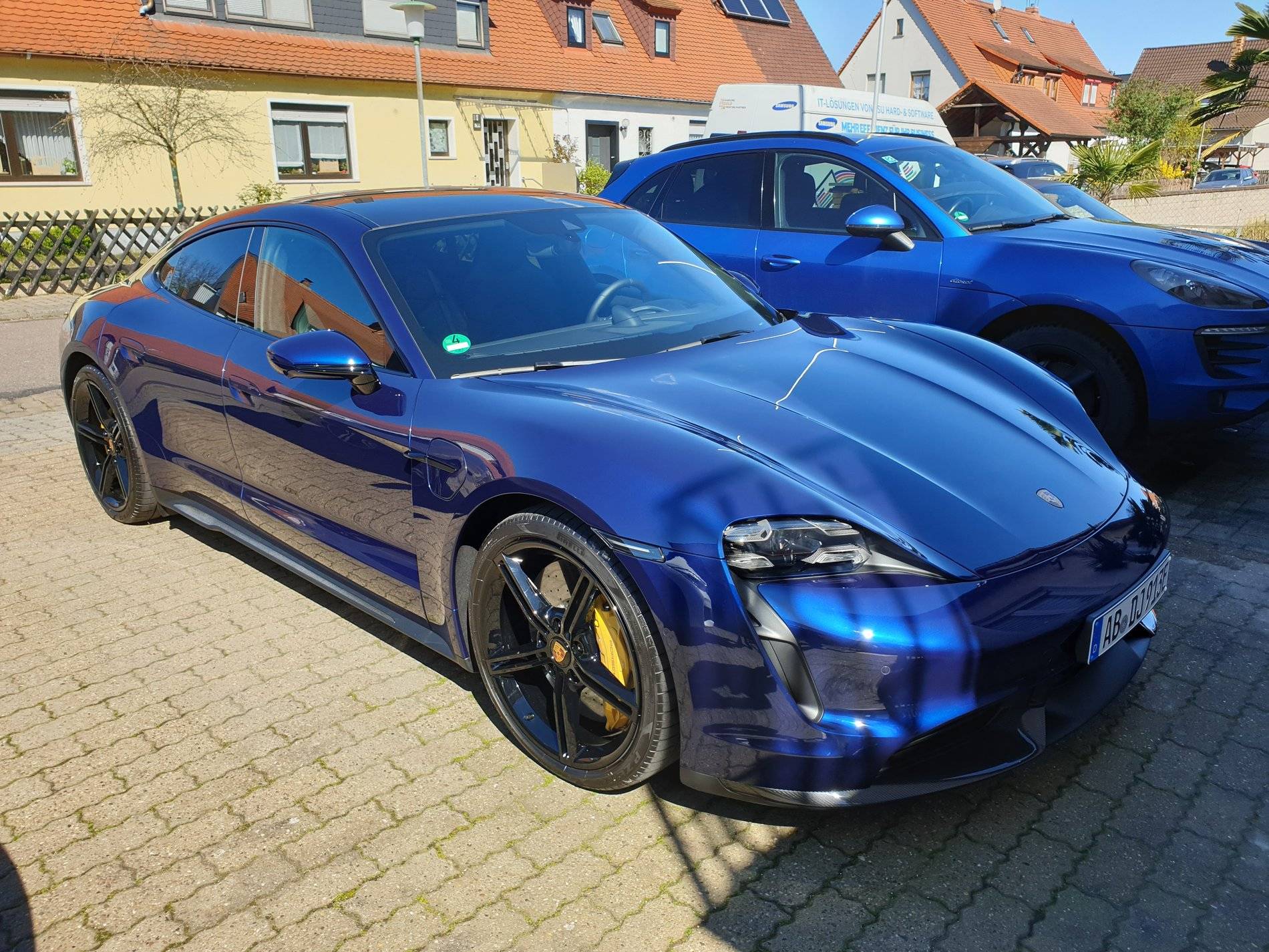 Porsche Taycan GENTIAN BLUE Taycan Club 27