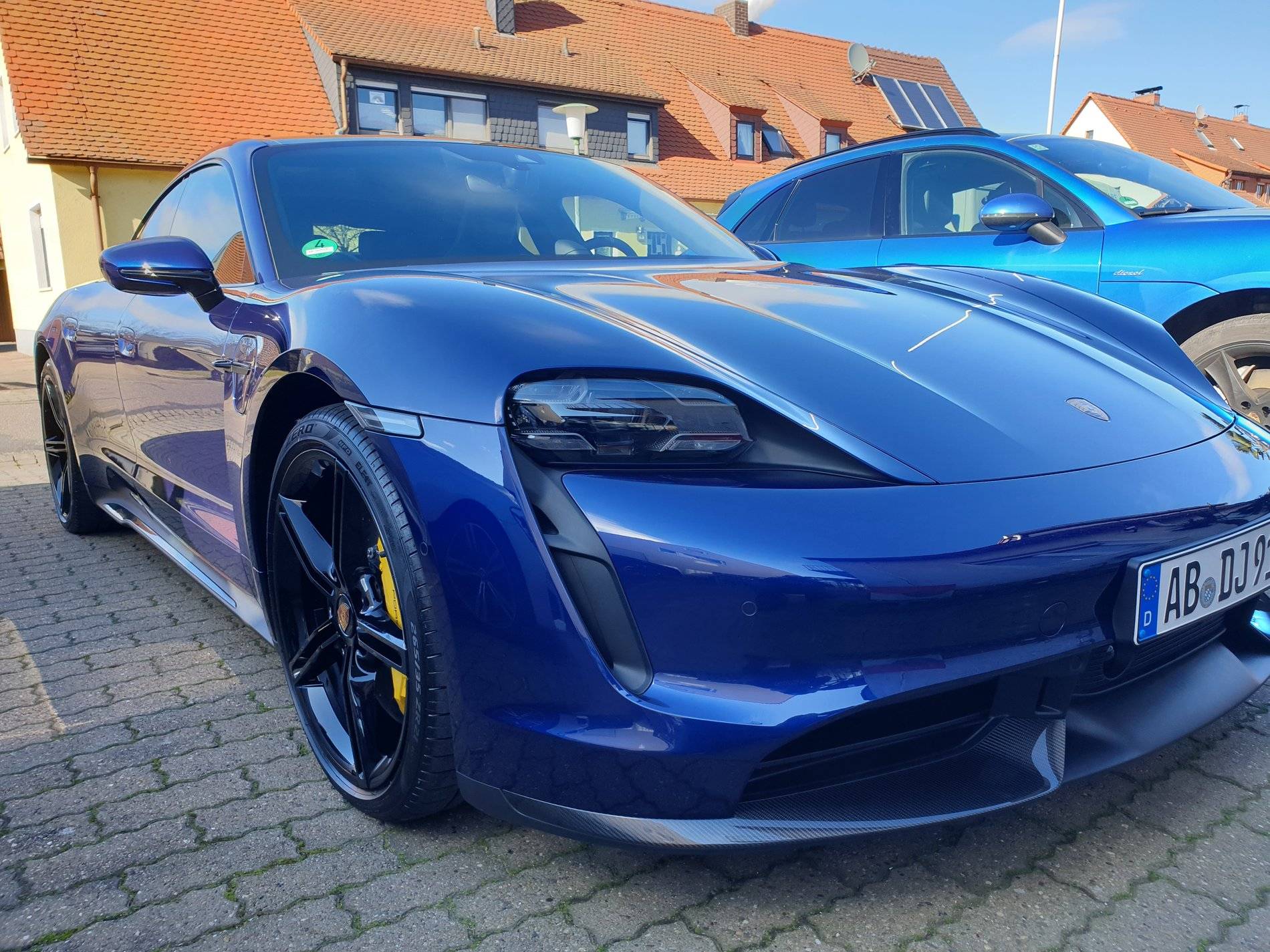 Porsche Taycan GENTIAN BLUE Taycan Club 37