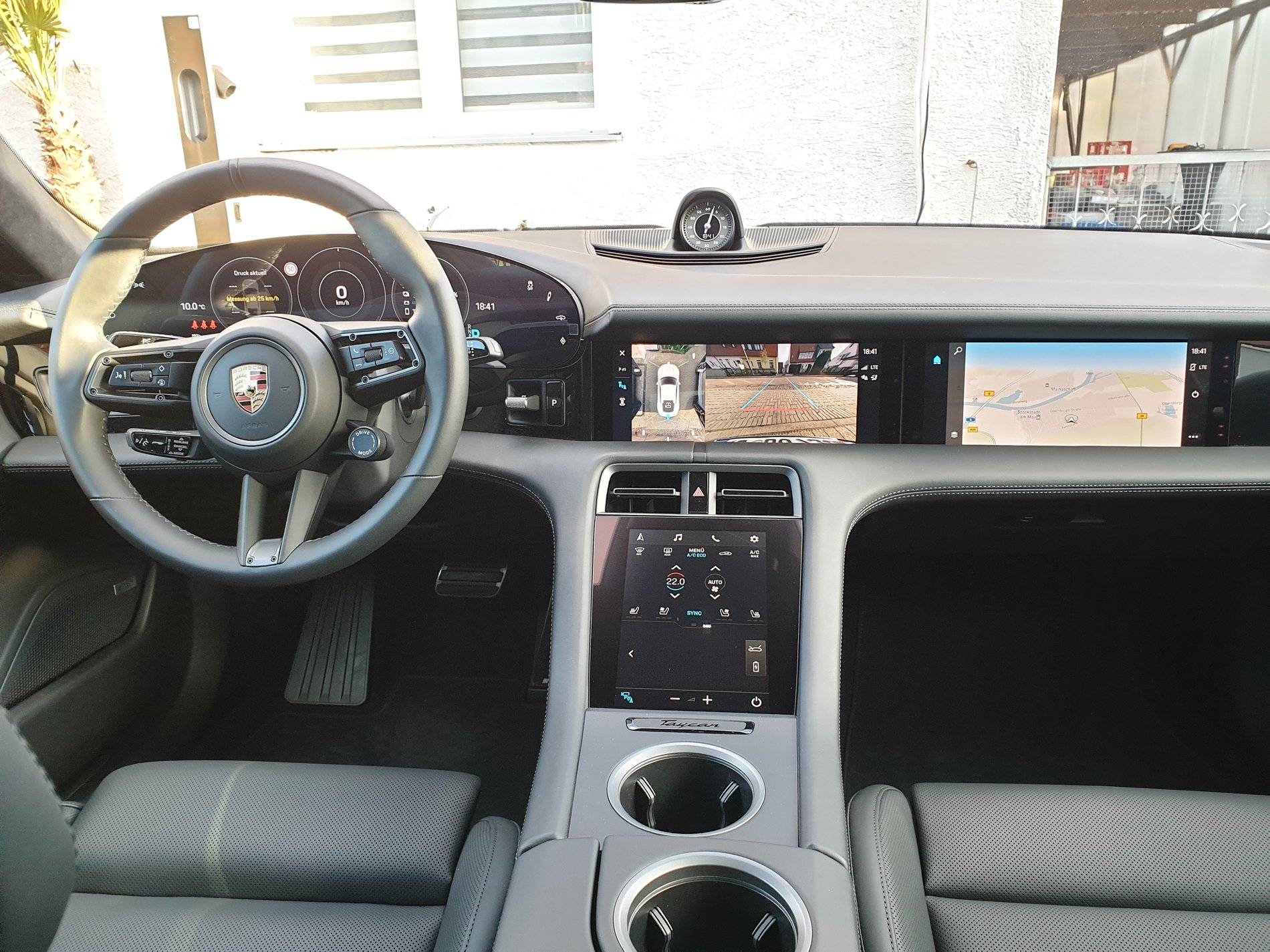 Porsche Taycan GENTIAN BLUE Taycan Club 42