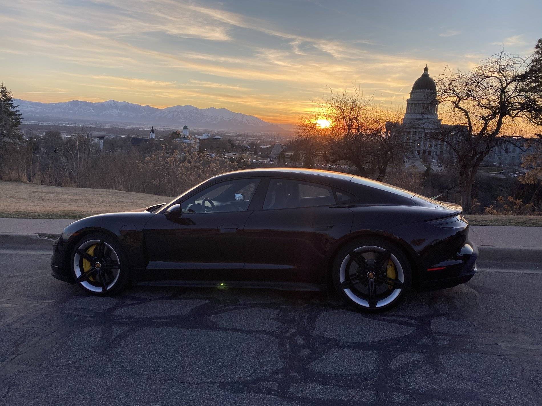 Porsche Taycan BLACK / JET BLACK Taycan Club 7B9899A9-907A-41E5-8FED-AC8BC533B714