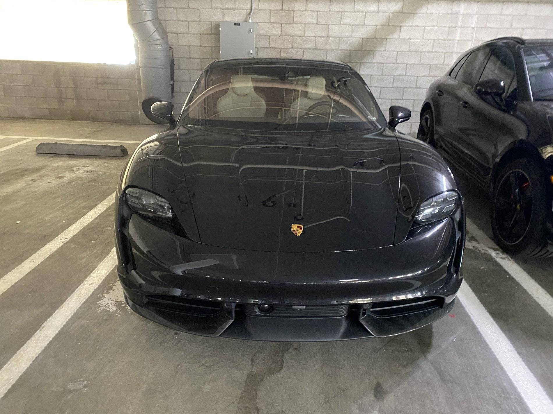 Porsche Taycan BLACK / JET BLACK Taycan Club B36ECF4F-8D8A-4FFE-91D0-5A27D14CA1E3