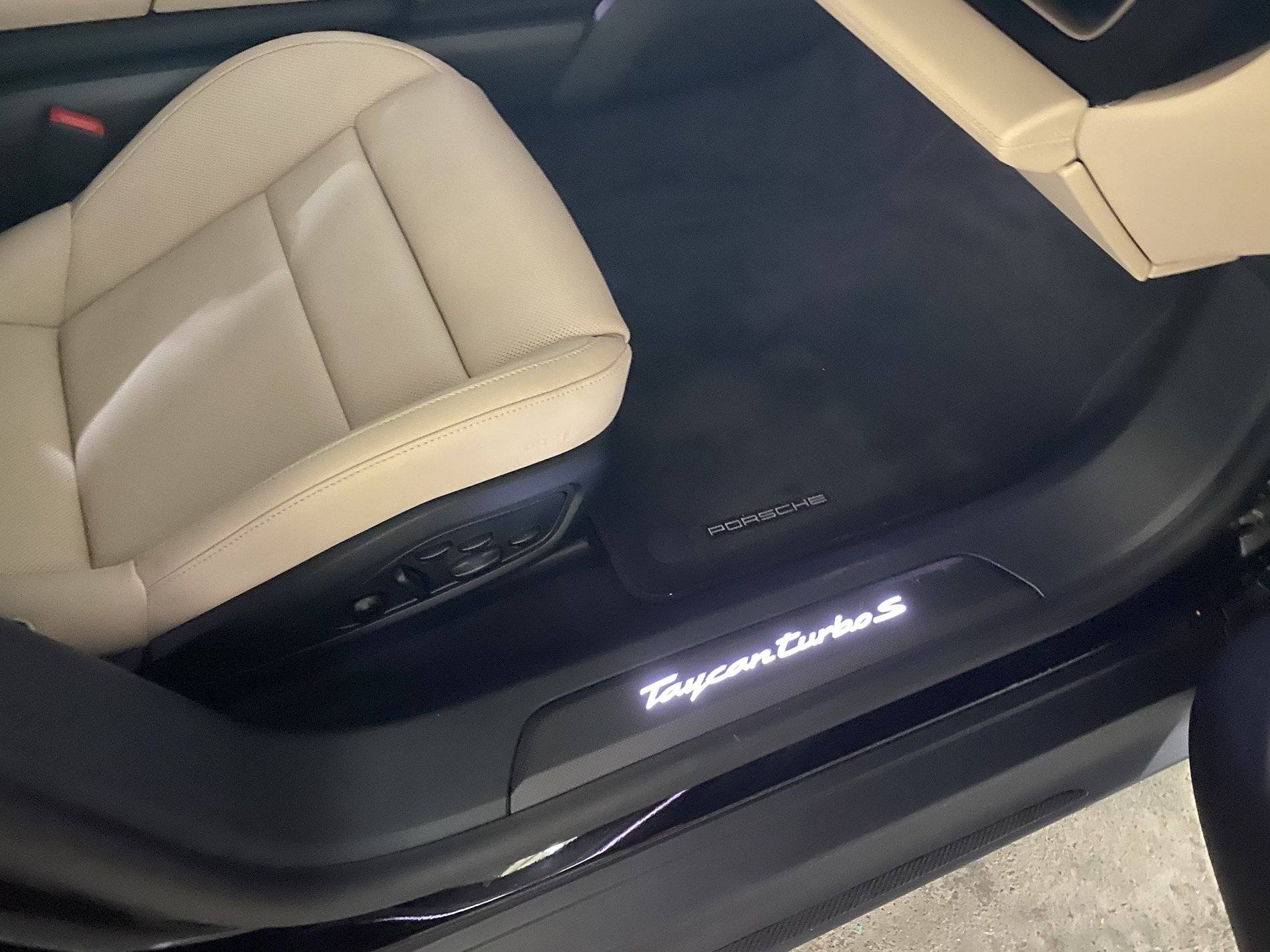 Porsche Taycan BLACK / JET BLACK Taycan Club 737AD951-C14B-446C-BEFB-410C5F4F2F60