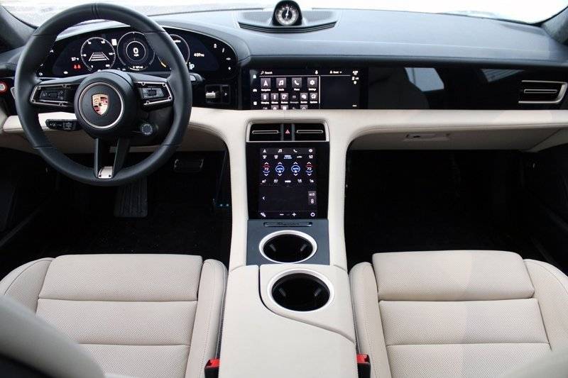 Porsche Taycan GENTIAN BLUE Taycan Club Interior Cockpit